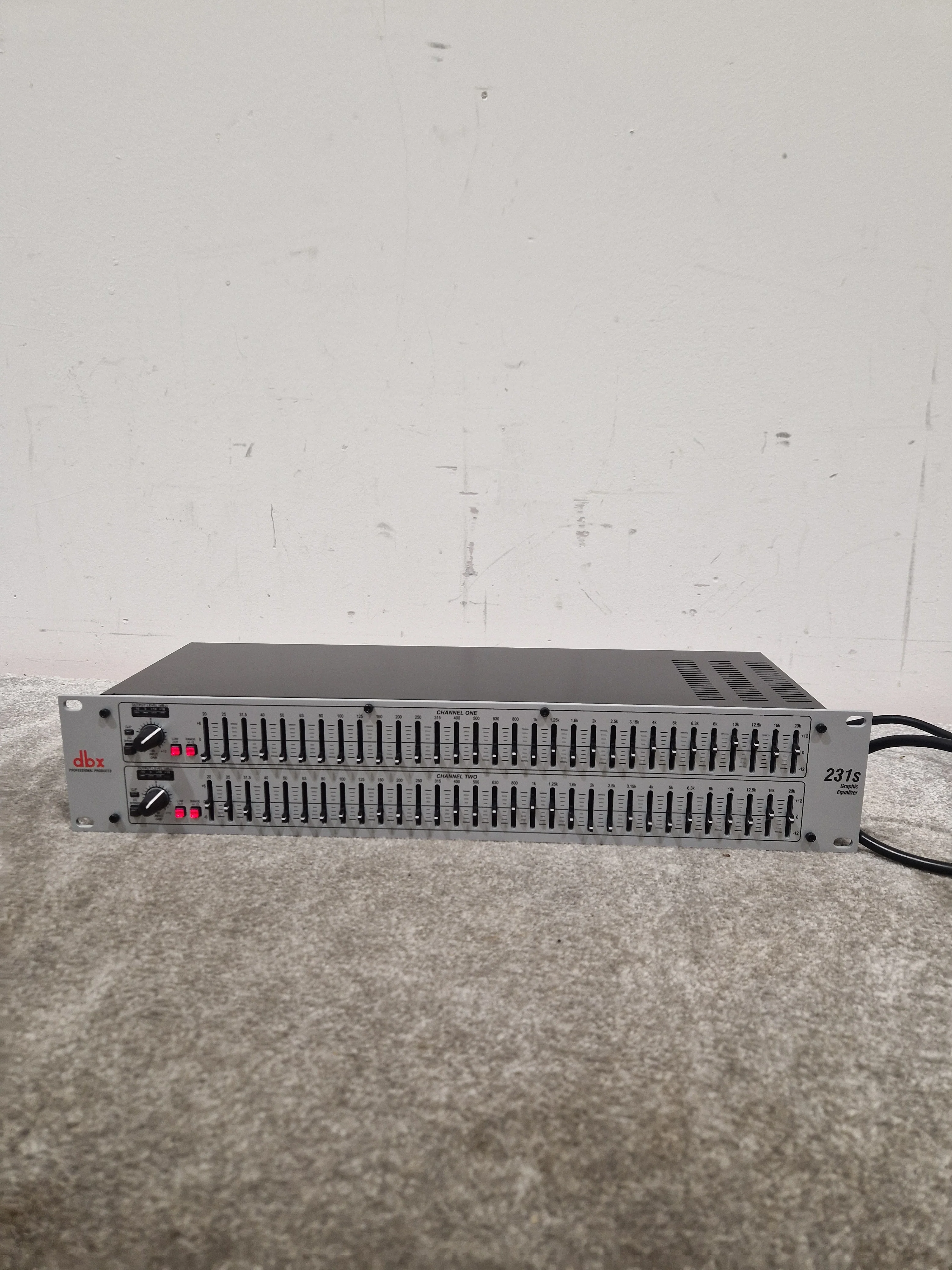 dbx 231S - Dual Channel Graphic Equalizer - Silver - Excellent w/ Original Box & Manuals - Image 4
