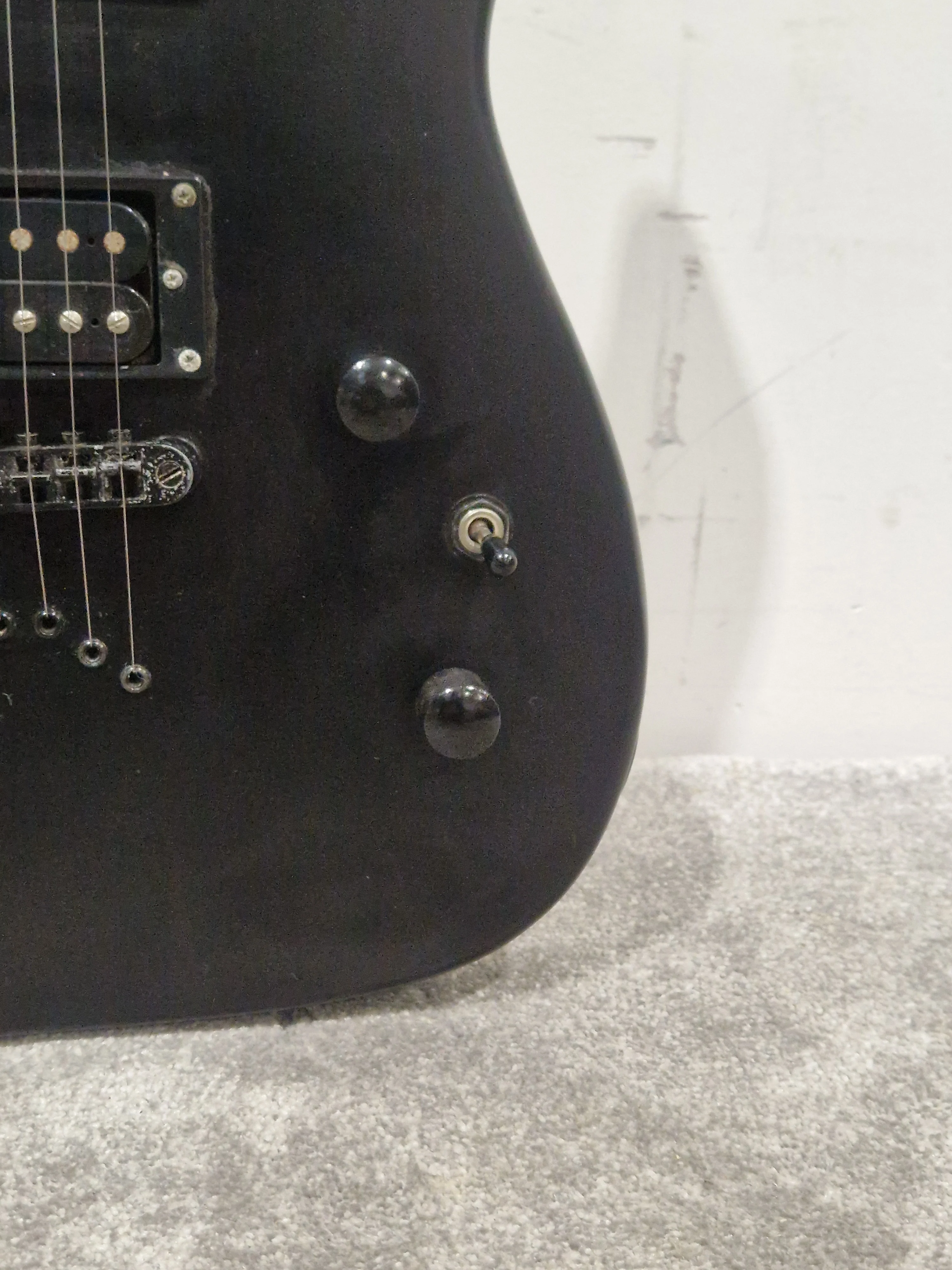 Dean Vendetta Black - Solid Body Electric Guitar - Very Good w/ New Strings - Image 16