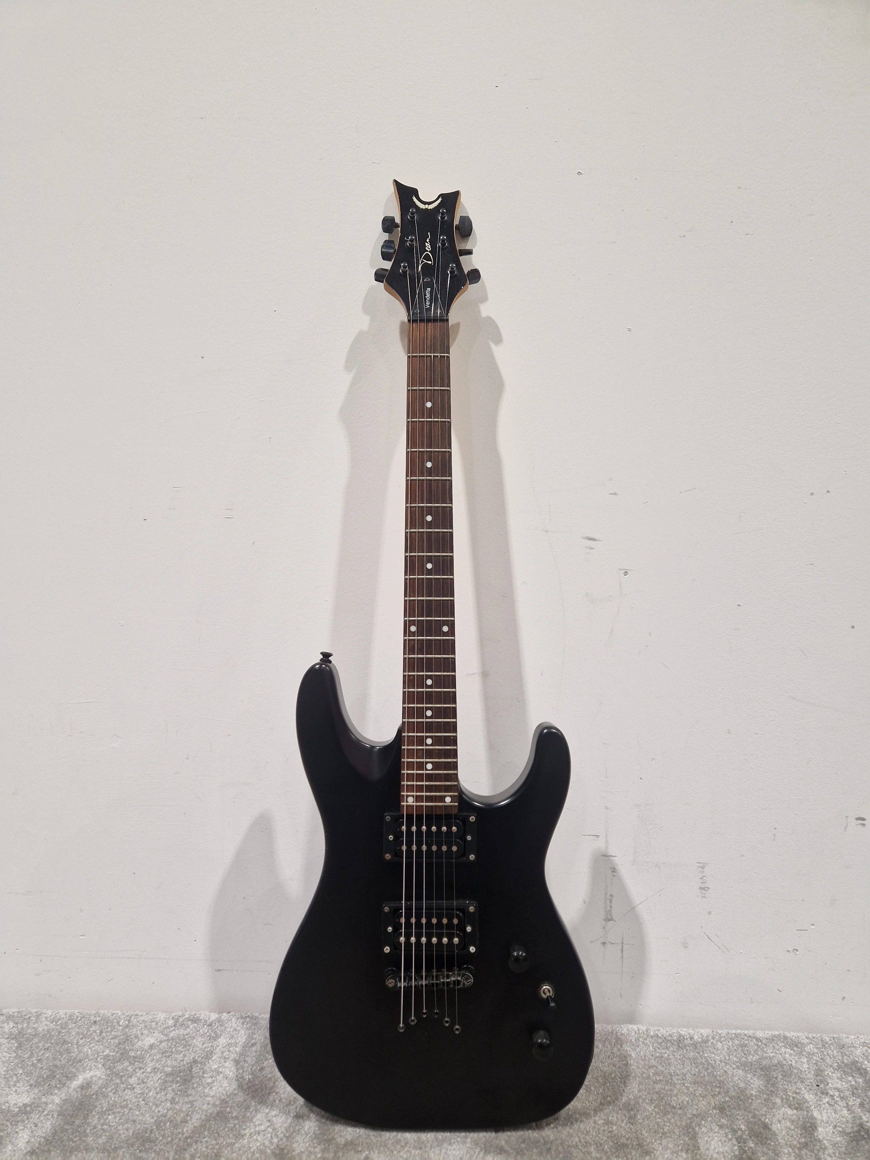 Dean Vendetta Black - Solid Body Electric Guitar - Very Good w/ New Strings - Image 2