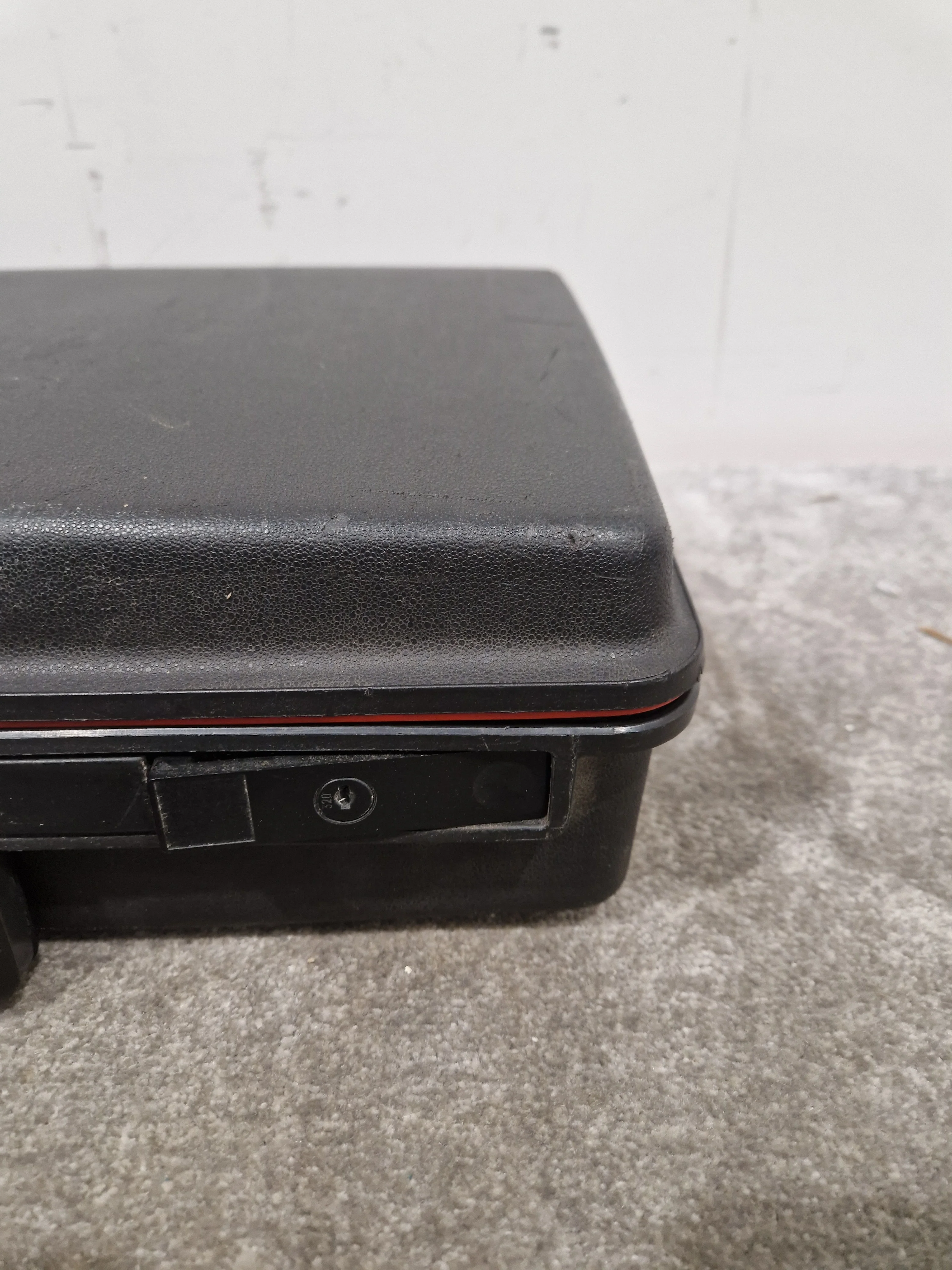 Delsey Club Suitcase - Black/Red 48cmx35cmx12cm – Suitcase - Good - Image 10