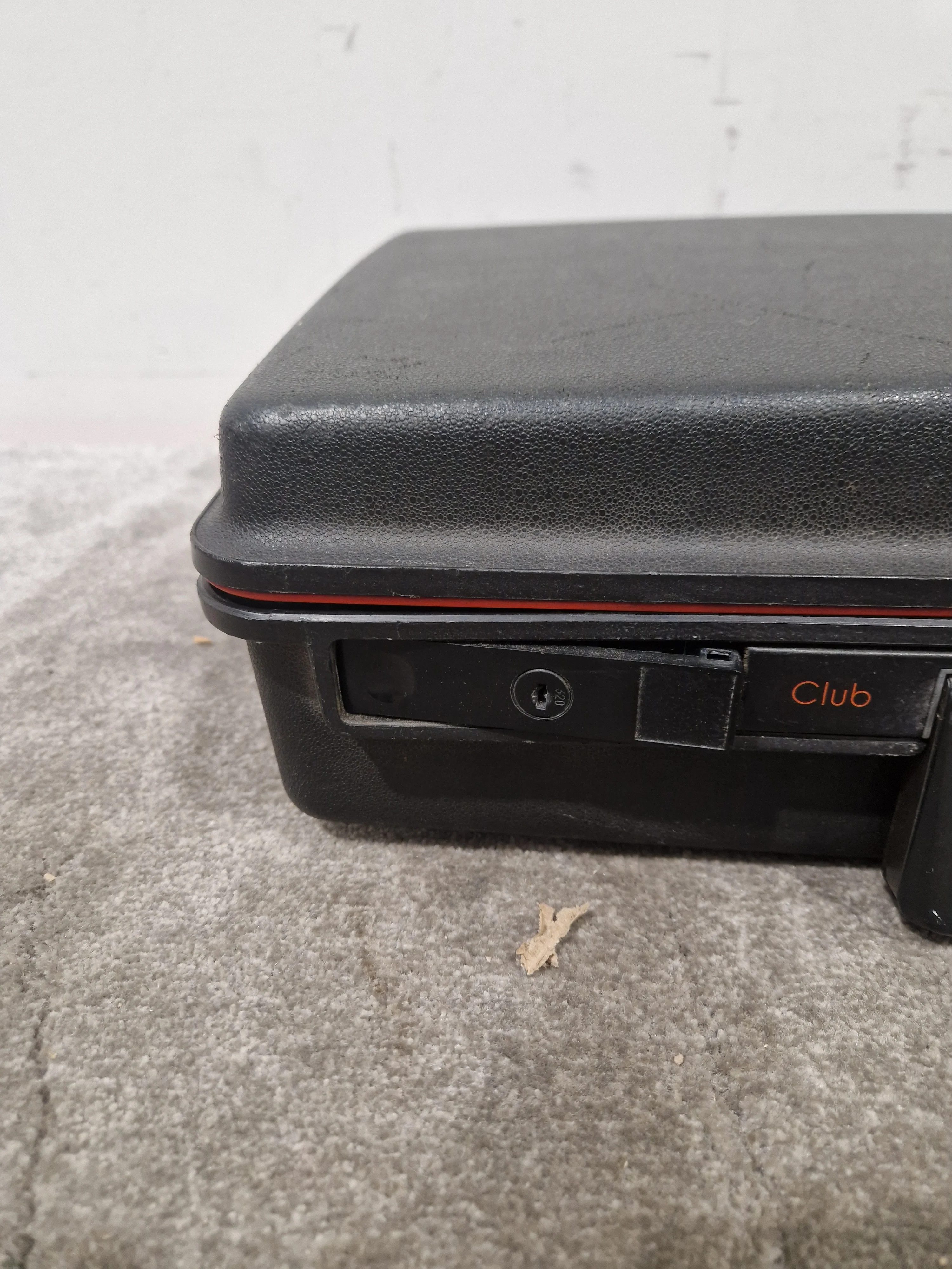 Delsey Club Suitcase - Black/Red 48cmx35cmx12cm – Suitcase - Good - Image 11