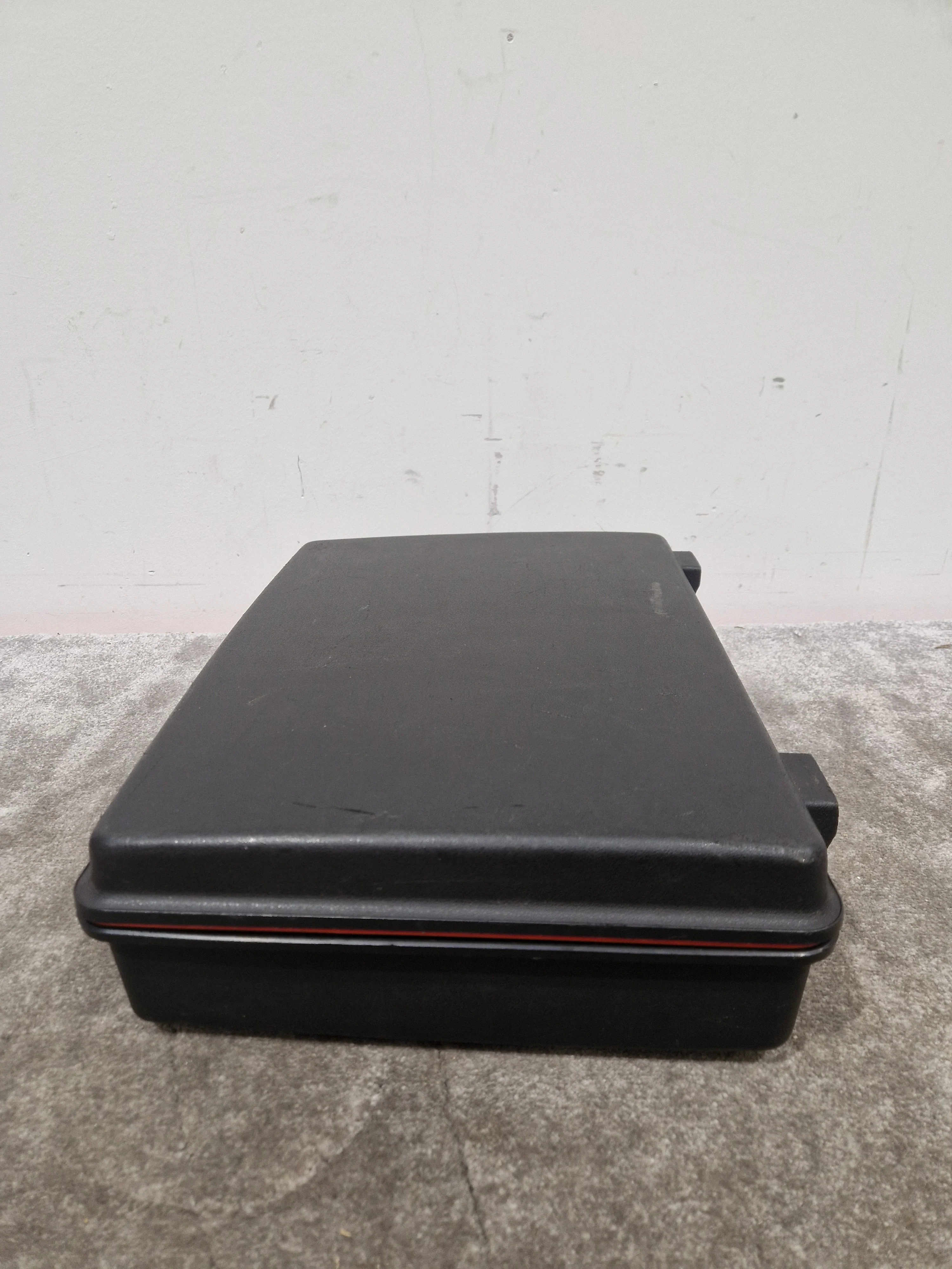 Delsey Club Suitcase - Black/Red 48cmx35cmx12cm – Suitcase - Good - Image 6