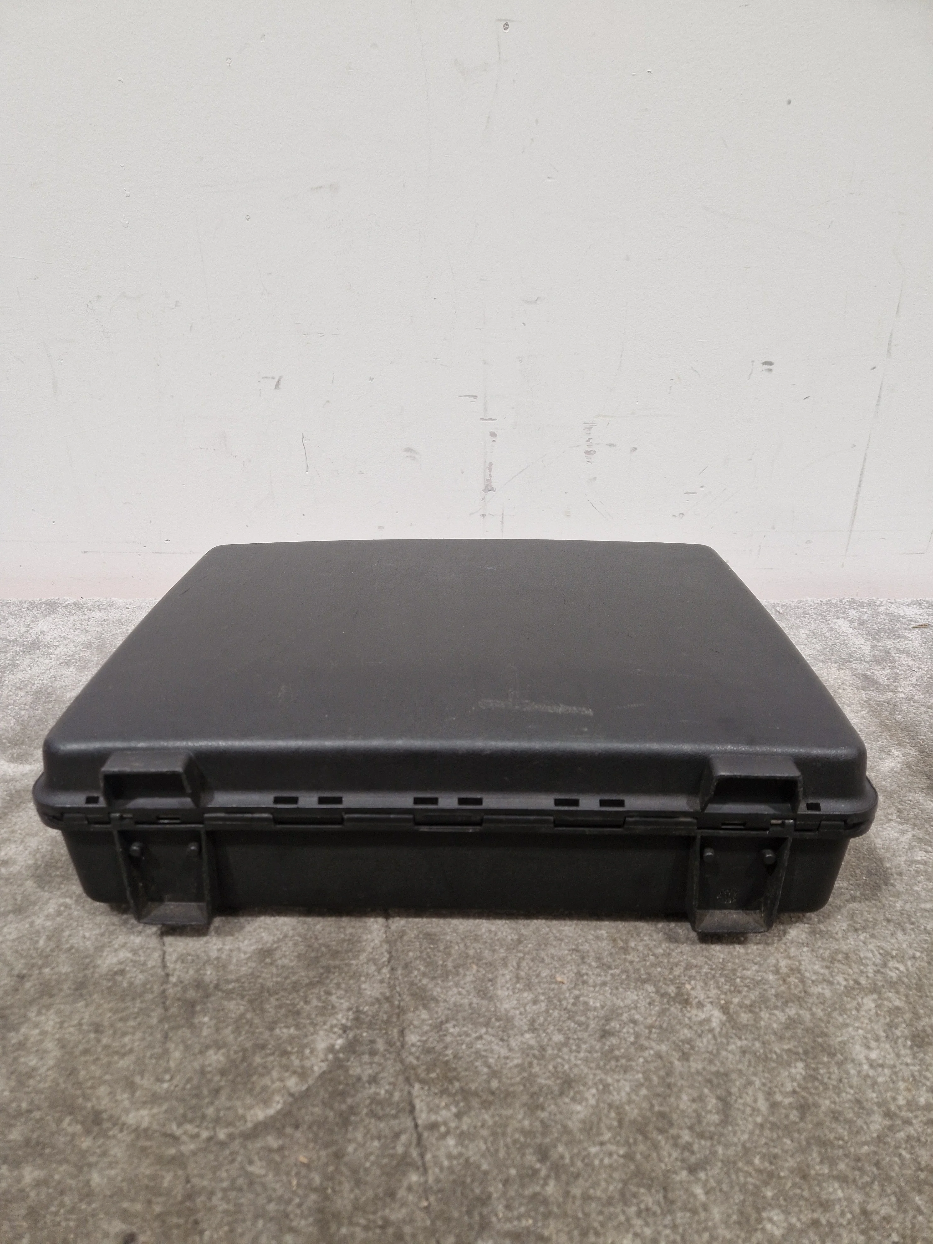 Delsey Club Suitcase - Black/Red 48cmx35cmx12cm – Suitcase - Good - Image 7