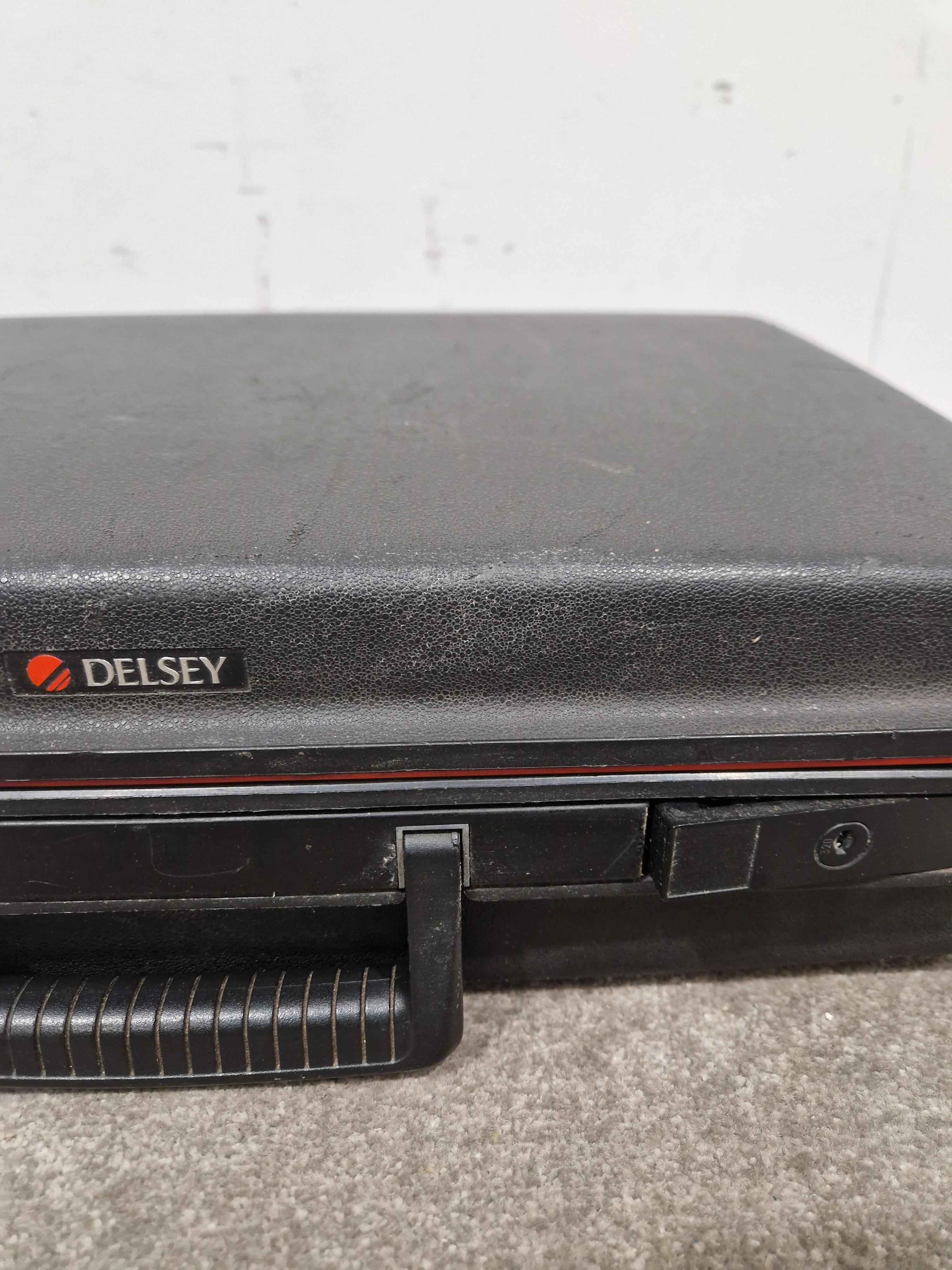 Delsey Club Suitcase - Black/Red 48cmx35cmx12cm – Suitcase - Good - Image 9