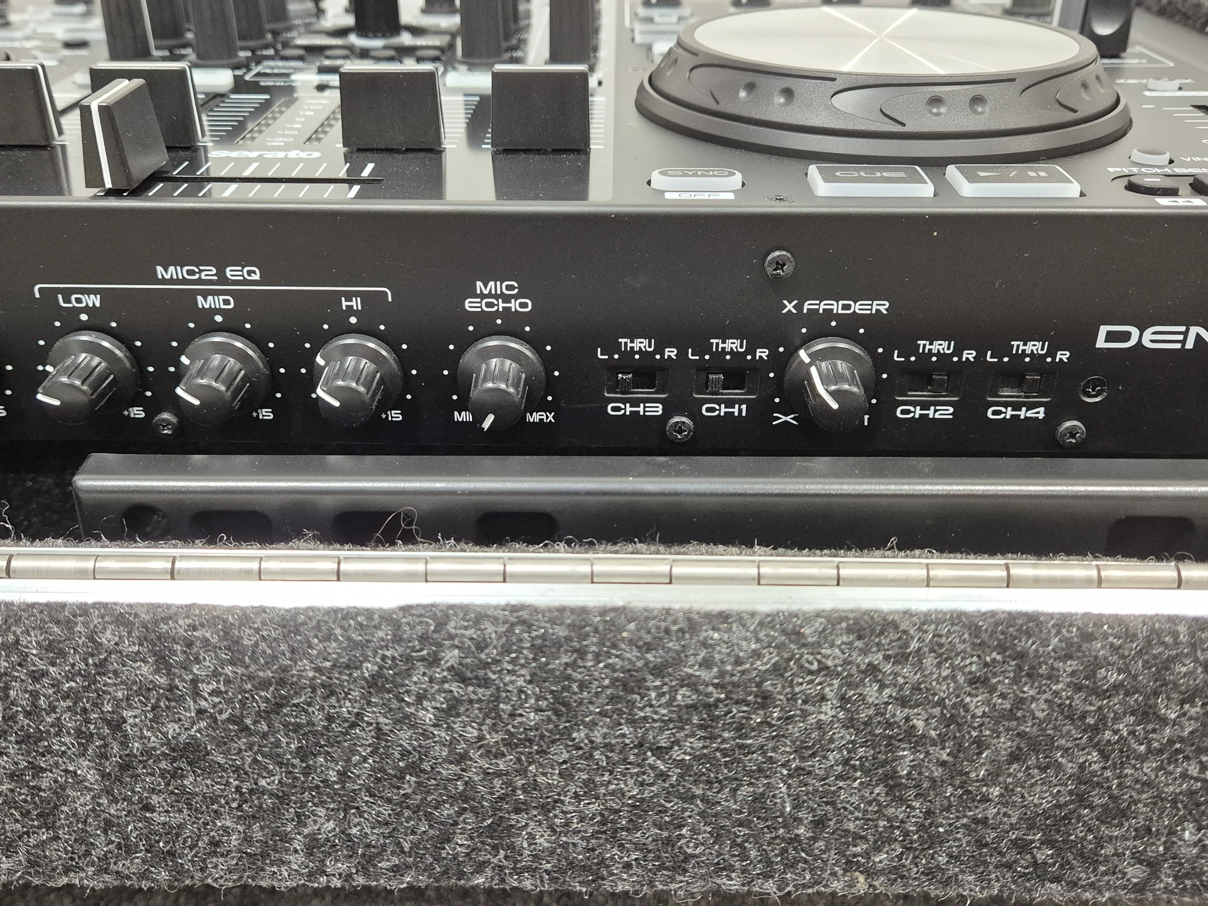 Denon MC6000MK2 - Professional DJ Controller and Digital Mixer w/ Flight Case - Image 6