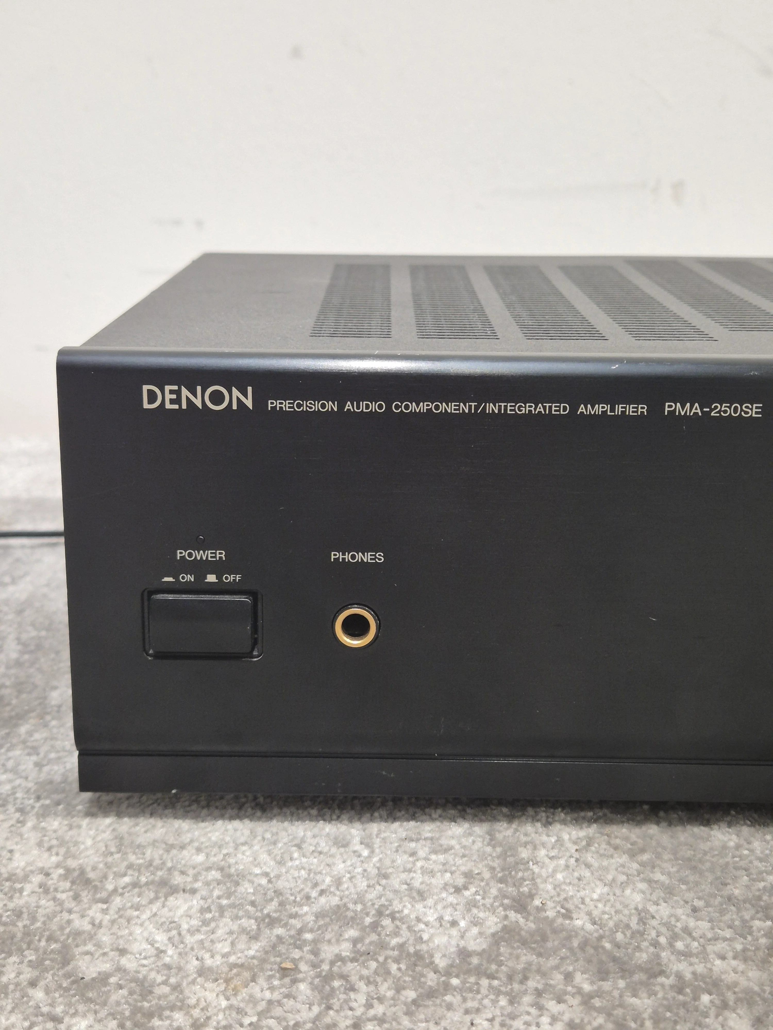 Denon PMA-250SE – Stereo Hi-Fi Amplifier – Very Good w/ Power Supply - Image 3