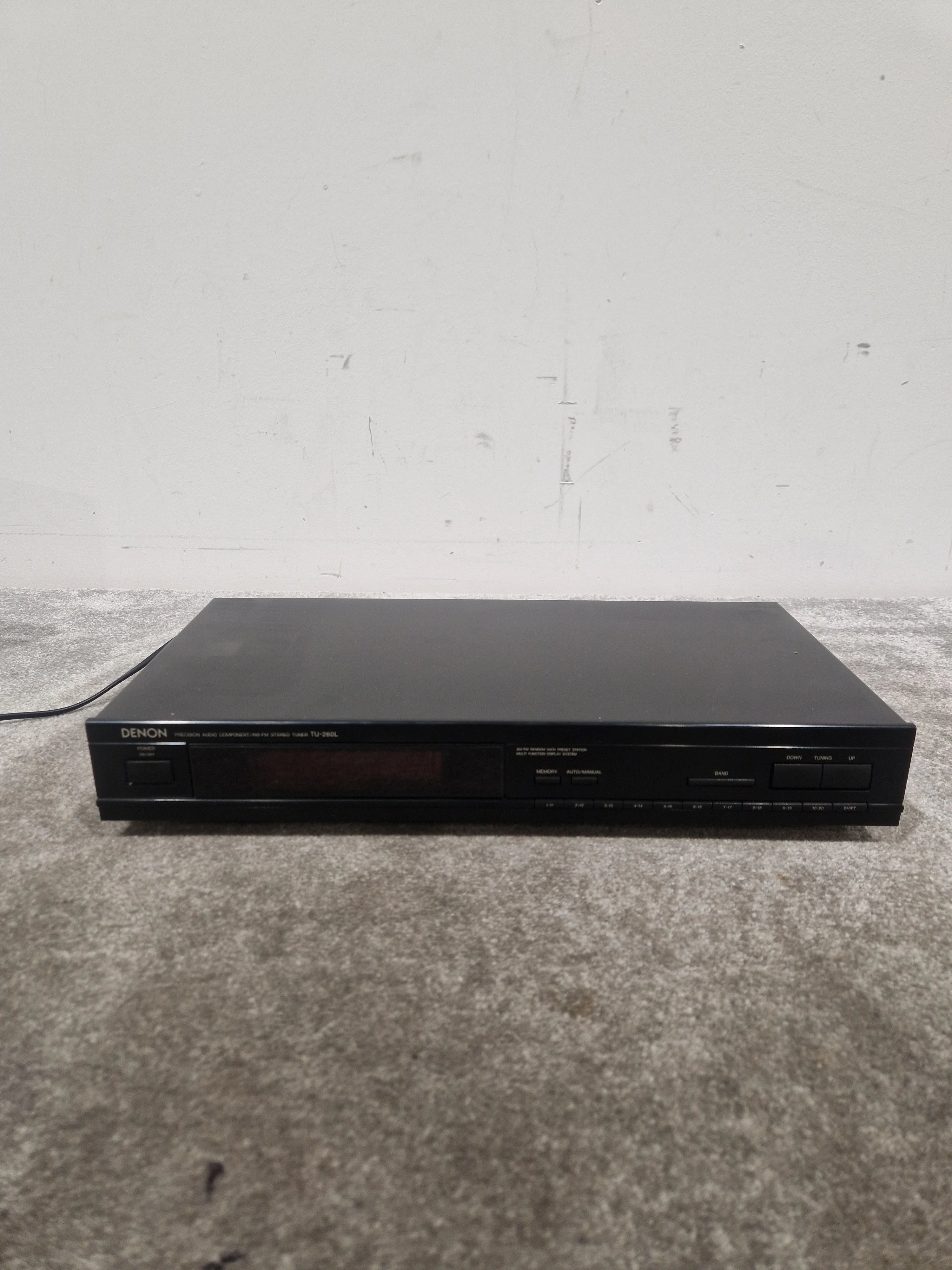 Denon TU-260L - High-Fidelity AM/FM Tuner - Excellent w/ Original Box