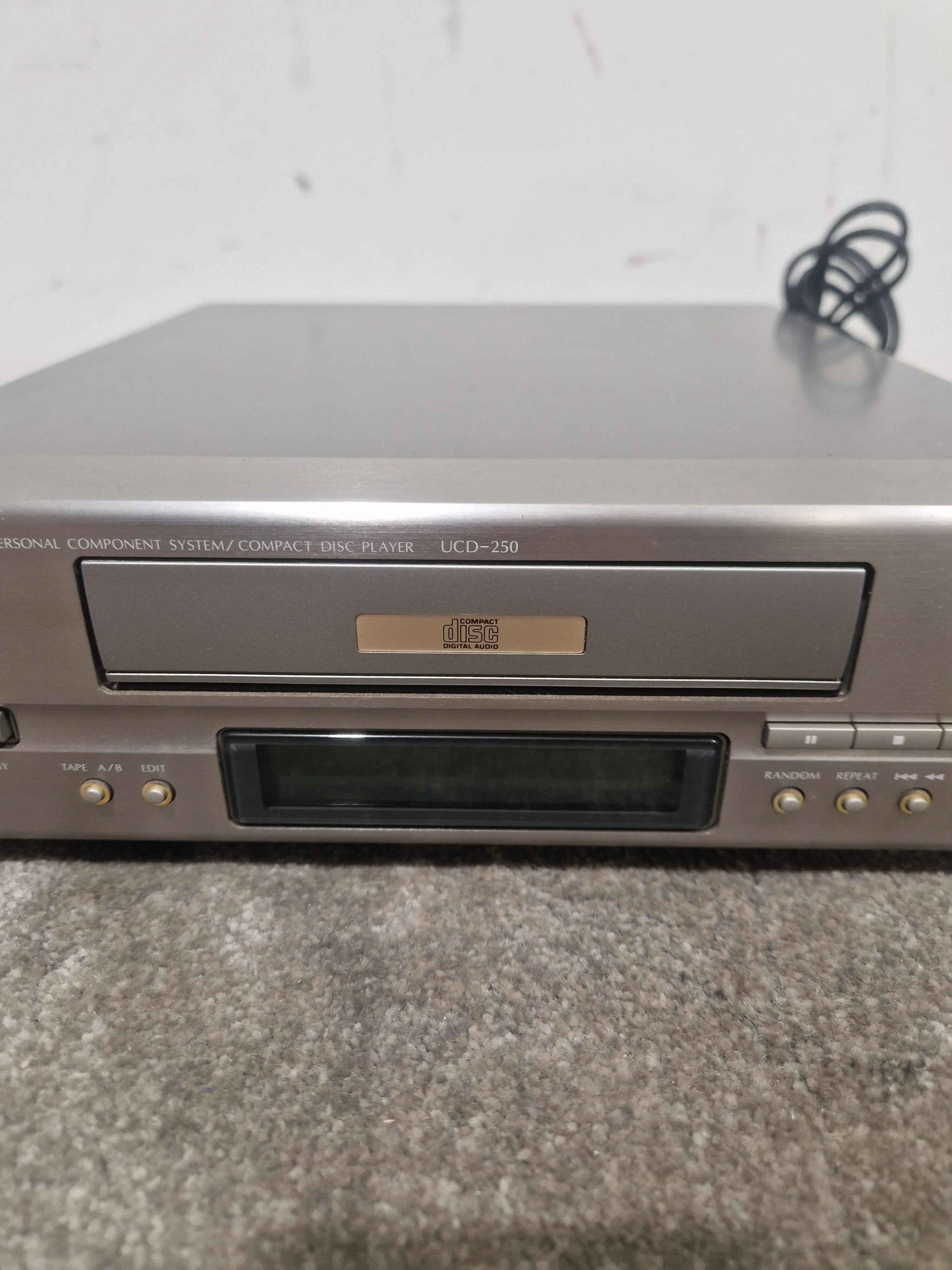 Denon UCD-250 - CD Player - Silver - Good - Image 11