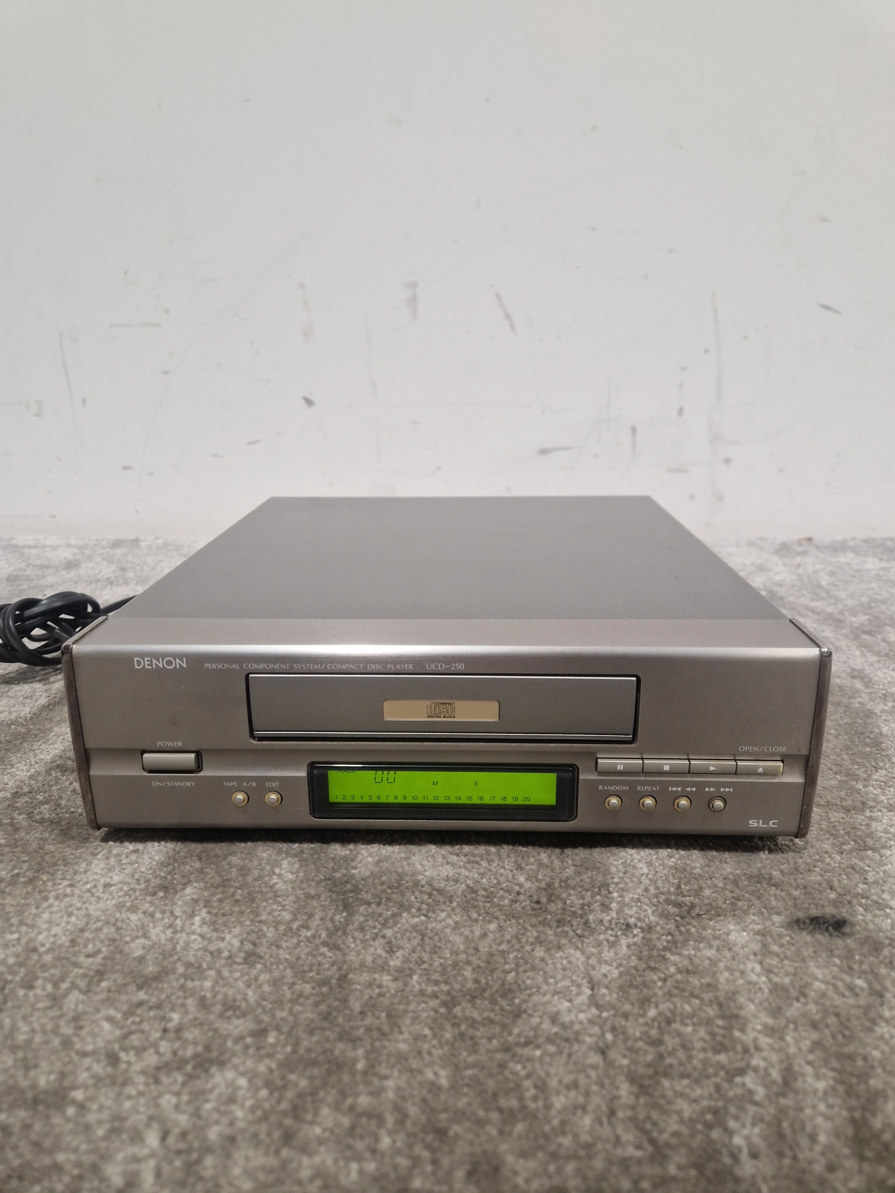 Denon UCD-250 - CD Player - Silver - Good - Image 12