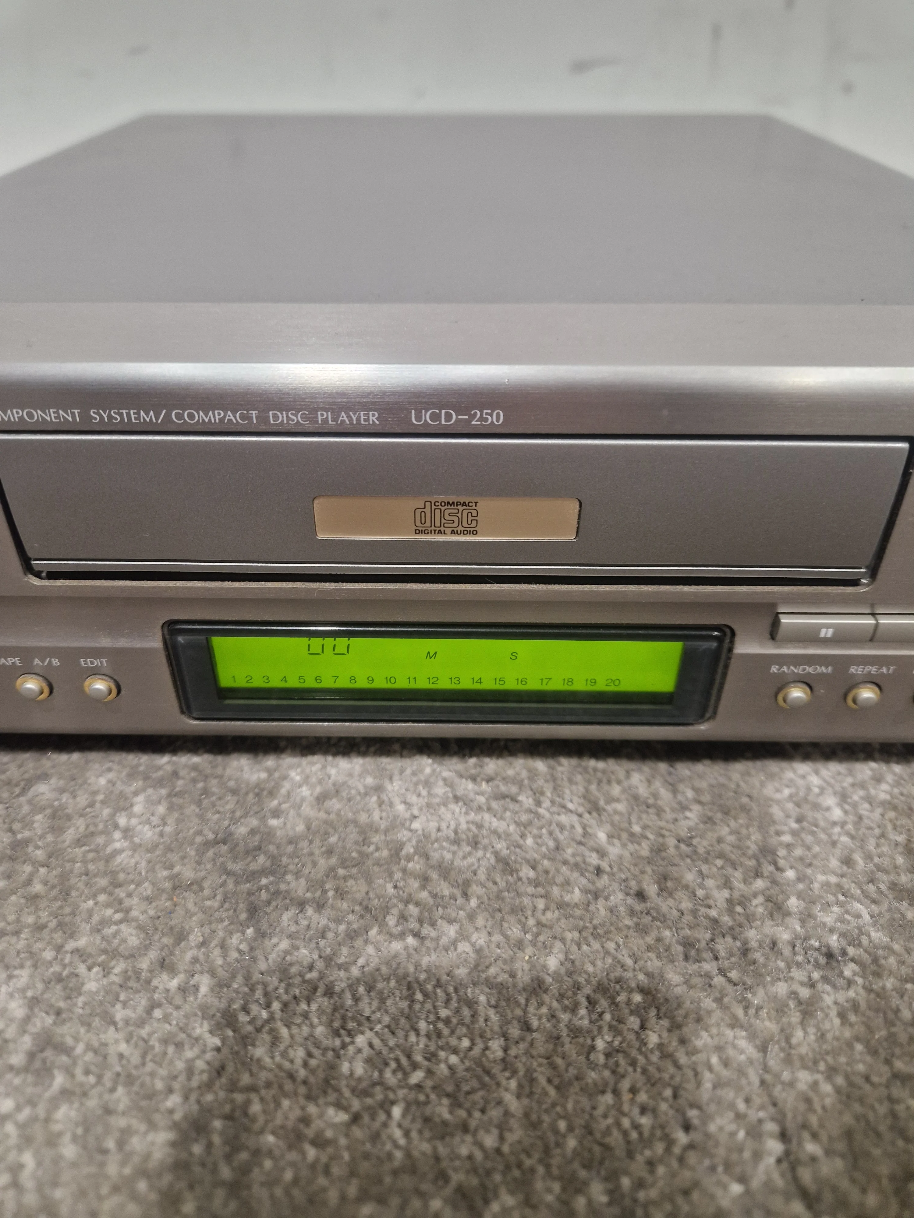 Denon UCD-250 - CD Player - Silver - Good - Image 4