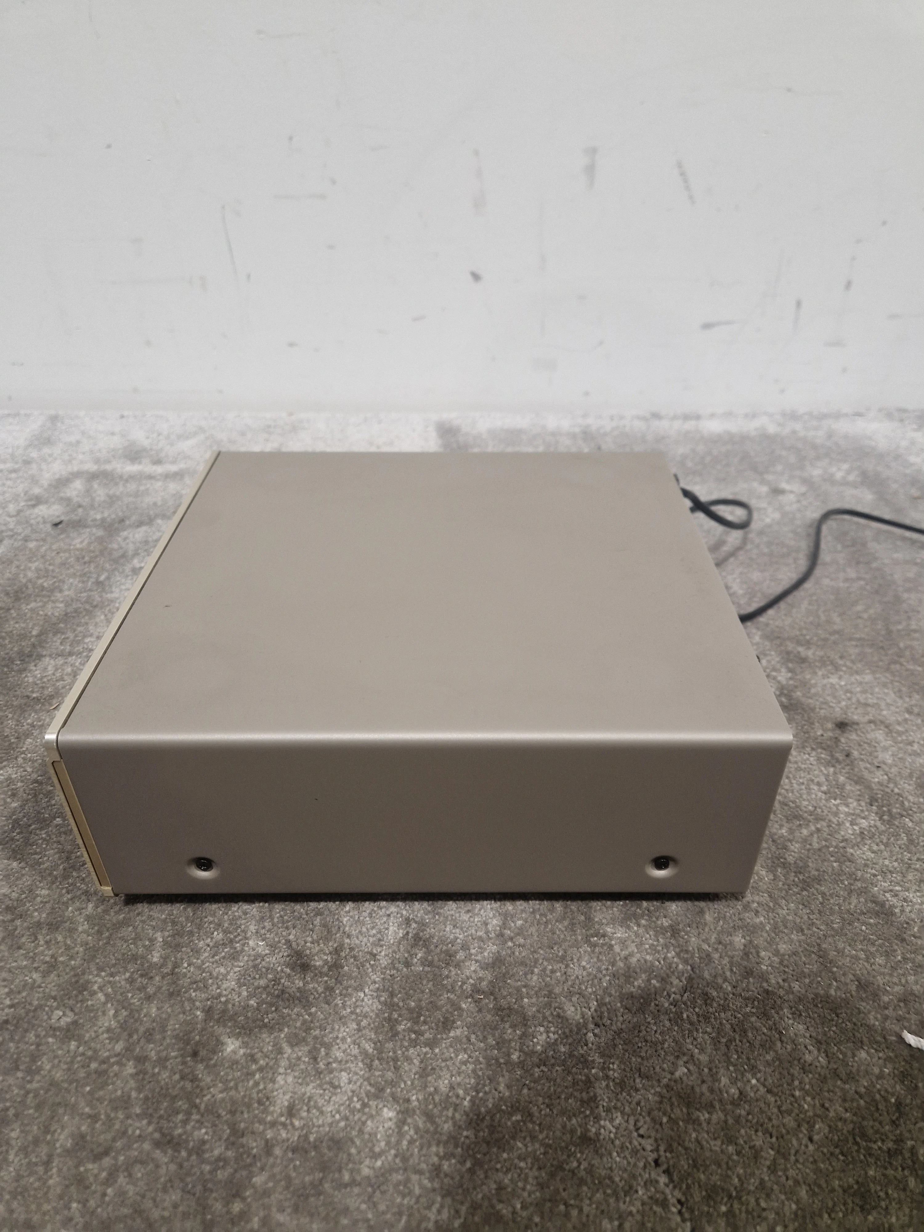 Denon UCD-F88 - CD Player - Silver - Spares or Repair - Image 2