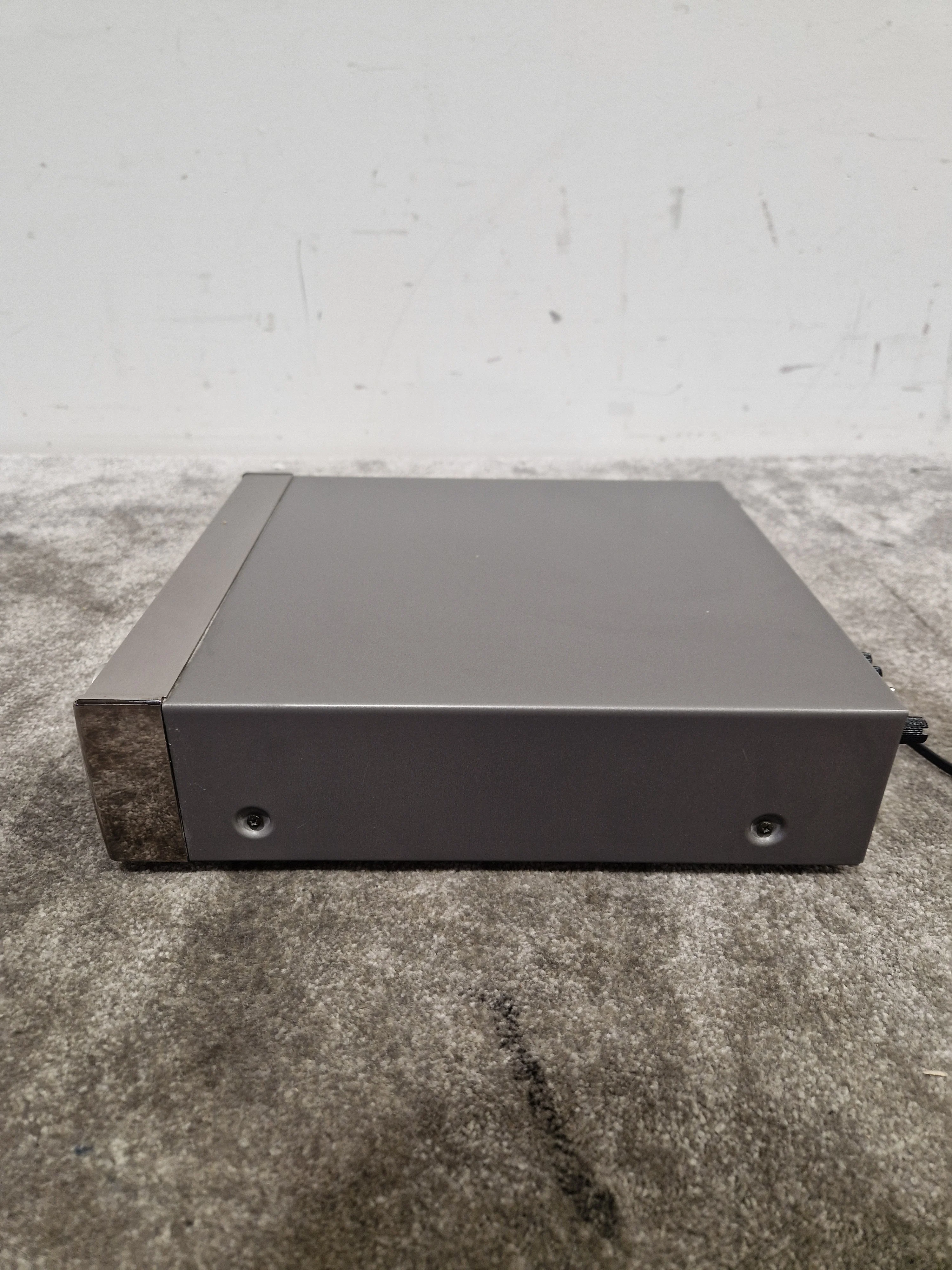 Denon UTP-250 - AM/FM Tuner Pre-Amplifier - Silver - Good - Image 10
