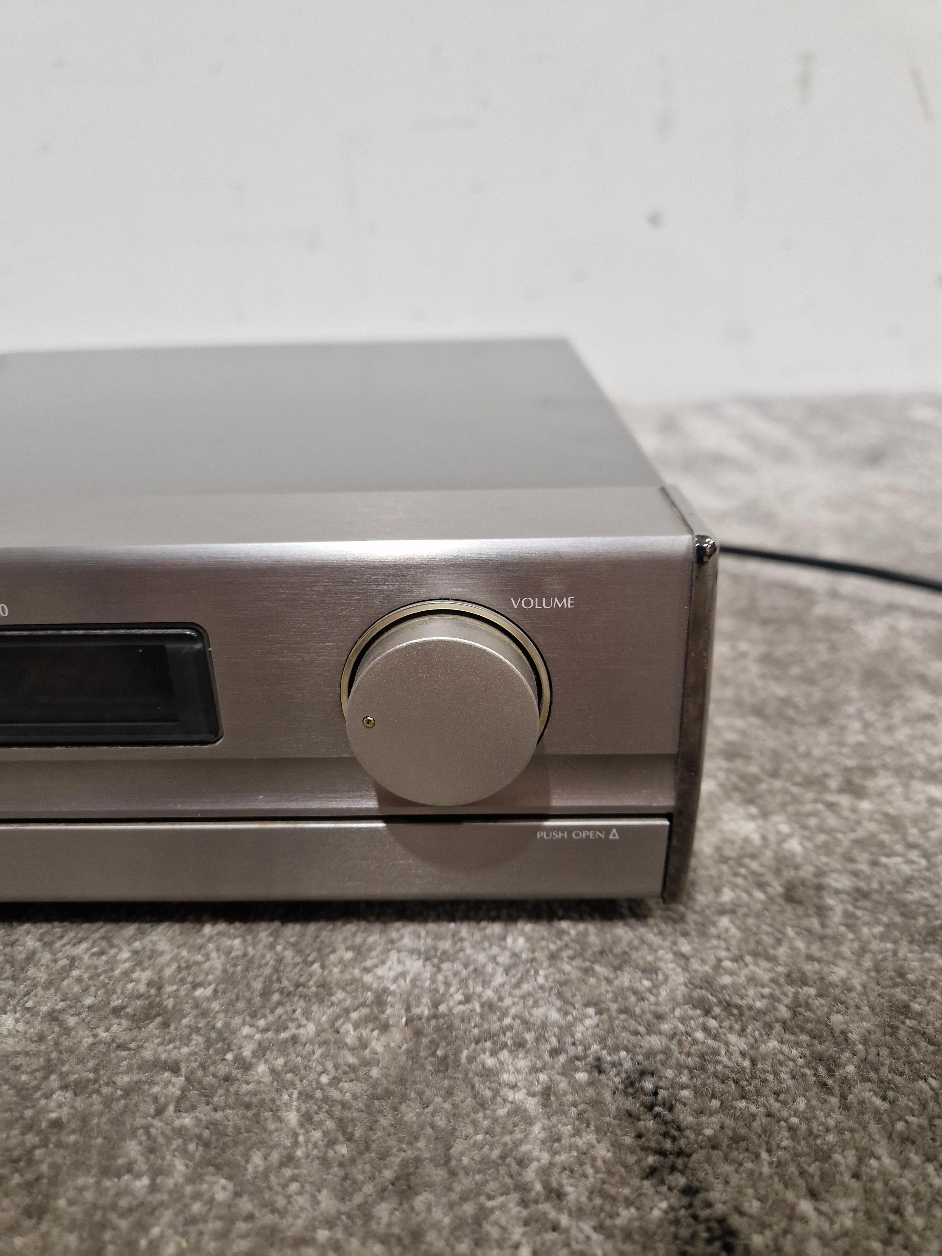 Denon UTP-250 - AM/FM Tuner Pre-Amplifier - Silver - Good - Image 4
