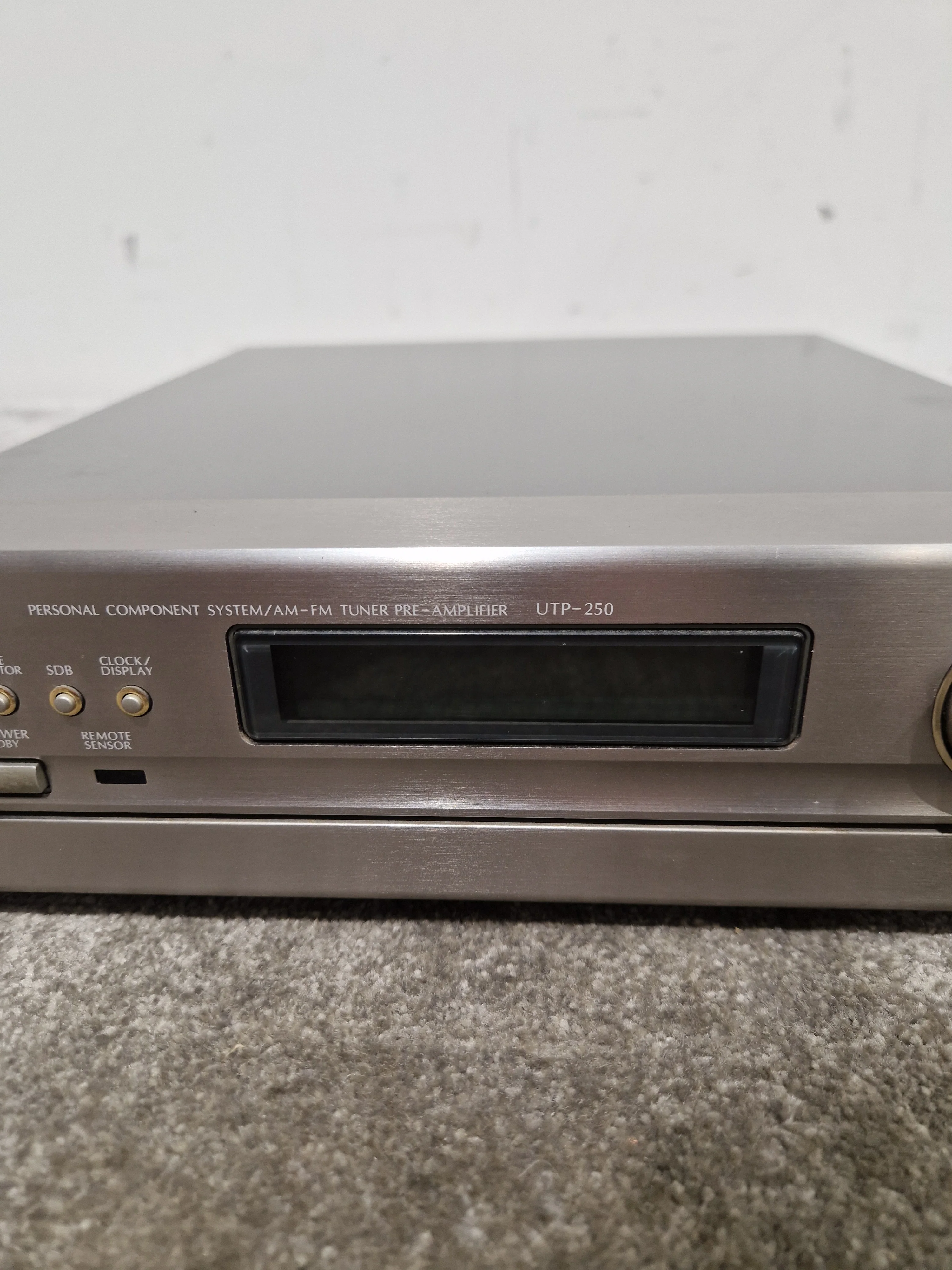 Denon UTP-250 - AM/FM Tuner Pre-Amplifier - Silver - Good - Image 5