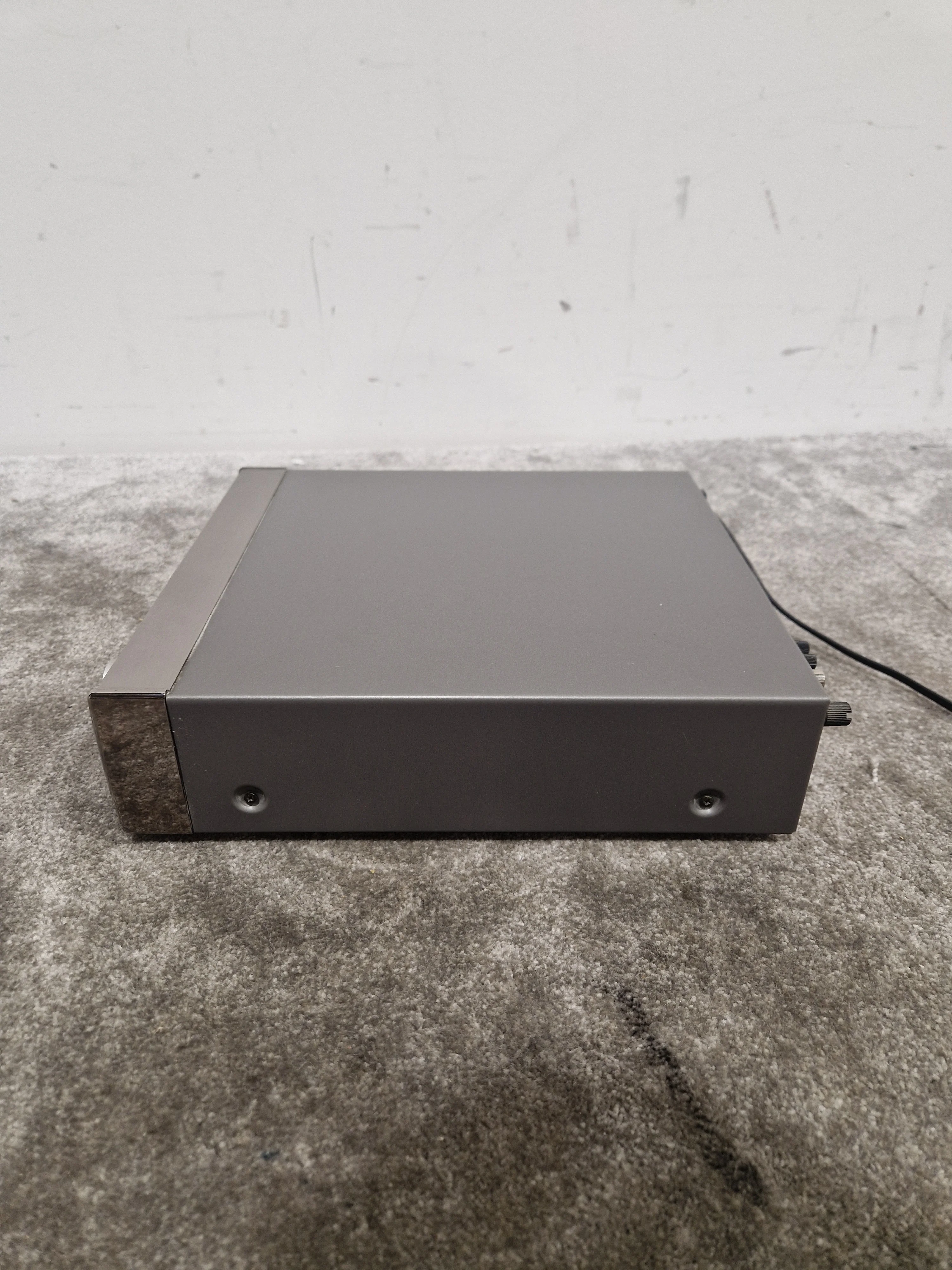 Denon UTP-250 - AM/FM Tuner Pre-Amplifier - Silver - Good - Image 7