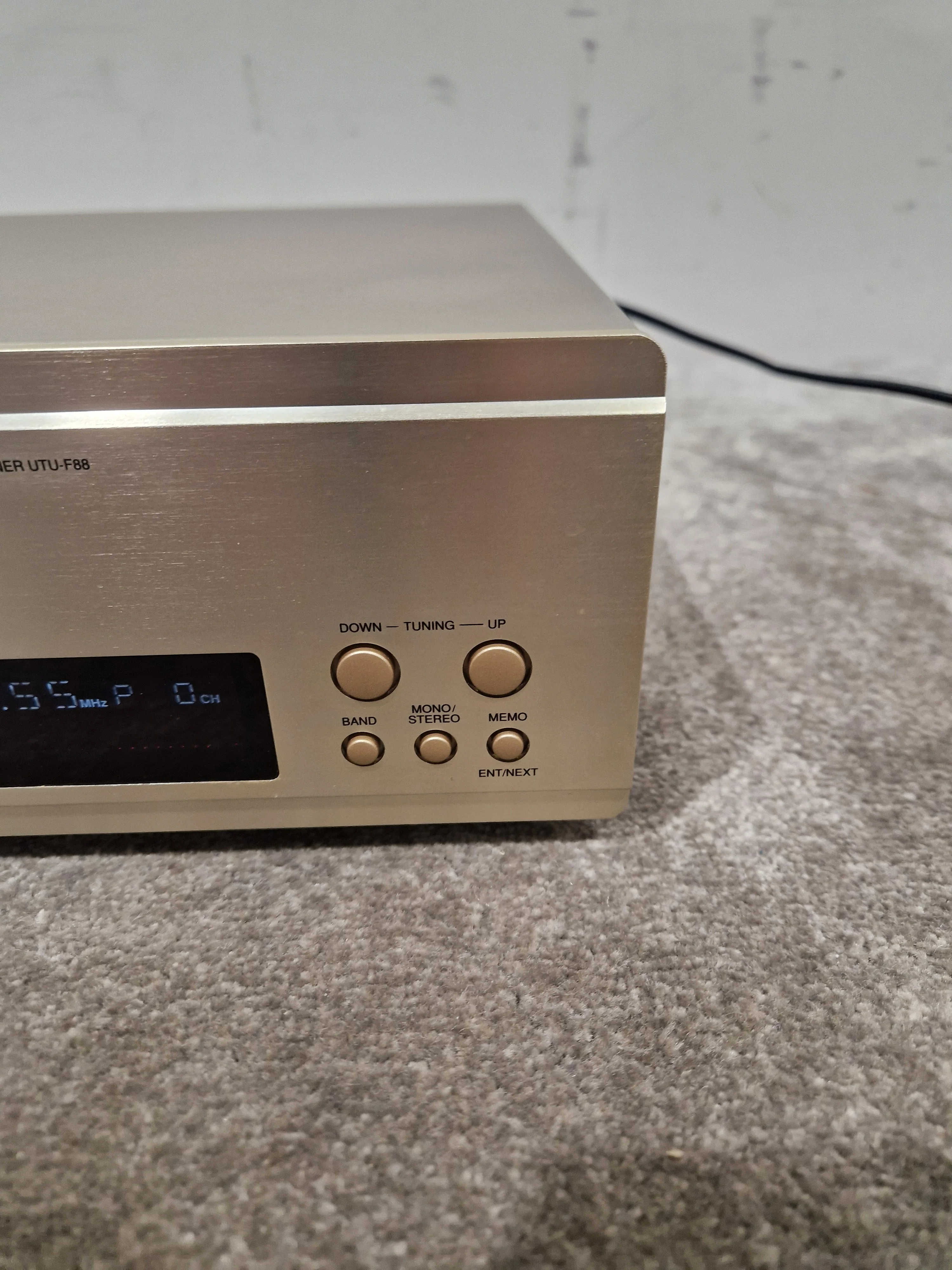 Denon UTU-F88 - AM/FM Tuner - Silver - Excellent - Image 5