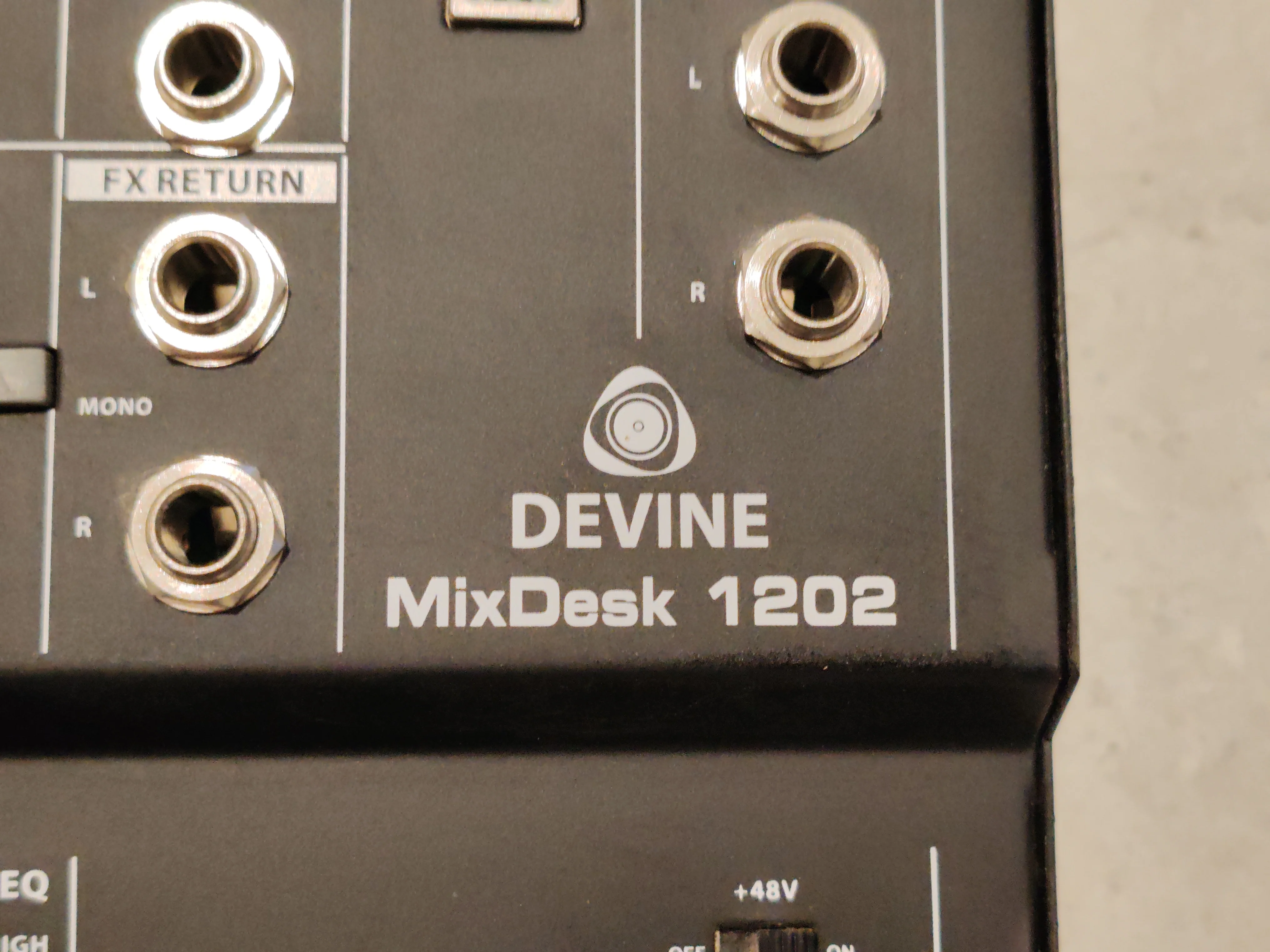 DEVINE MixDesk 1202 - Professional 12 Channel Mixer With Built in EQ - Image 6