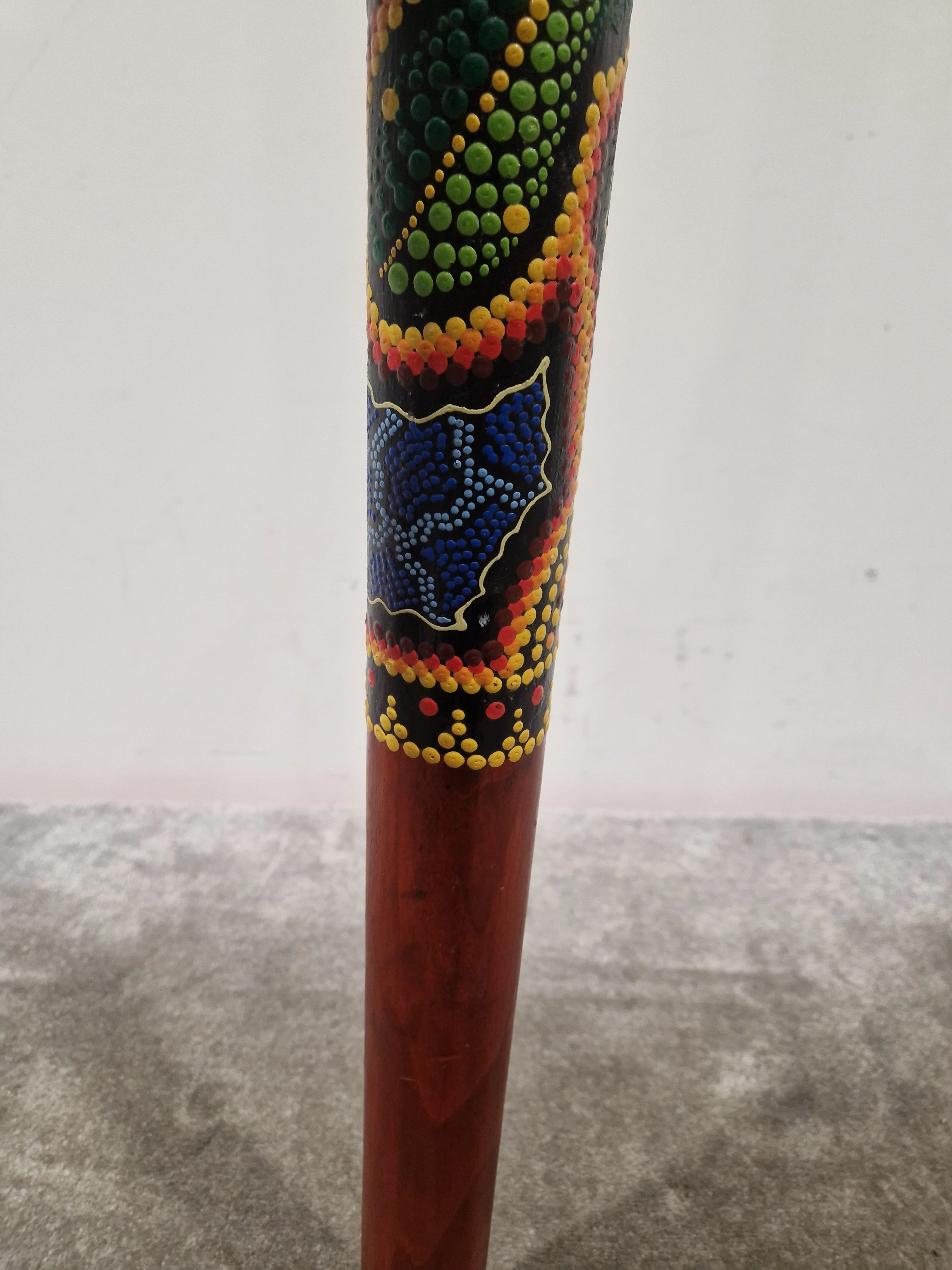 Didgeridoo - Traditional Wind Instrument - Painted Aboriginal Design - Fair - Image 12