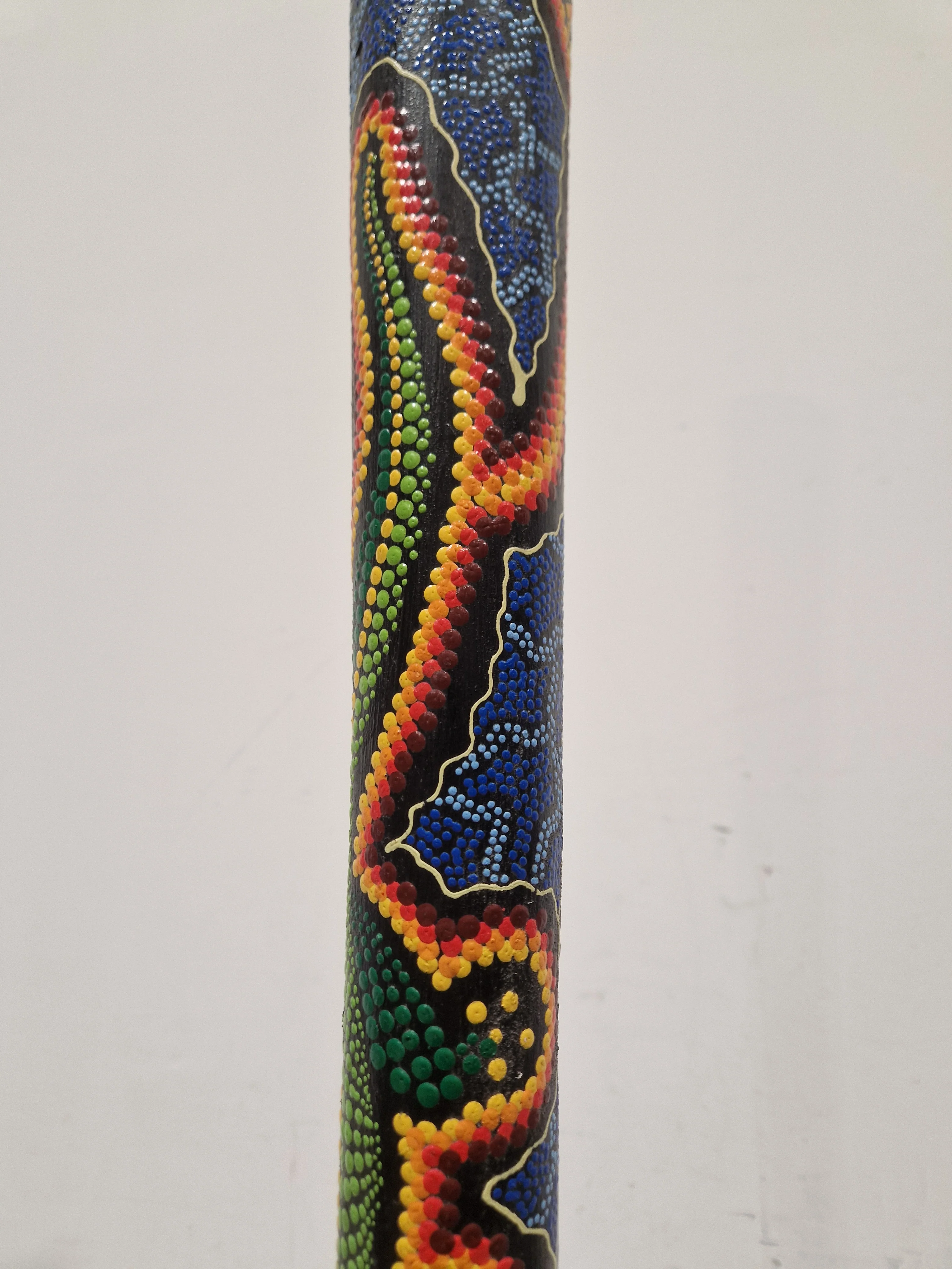 Didgeridoo - Traditional Wind Instrument - Painted Aboriginal Design - Fair - Image 14