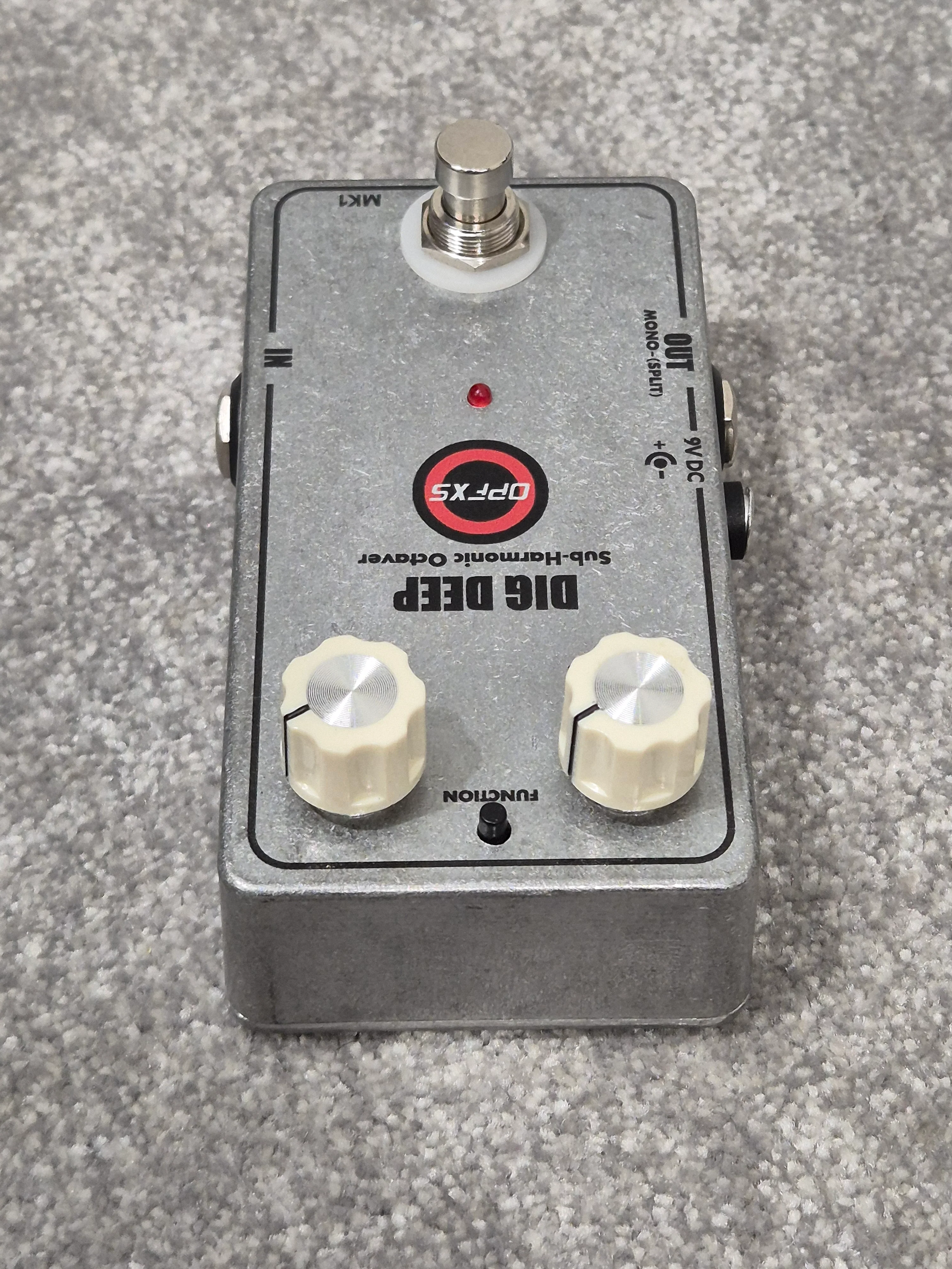 DIG DEEP Sub-Harmonic Octaver - Octave Down Pedal w/ Original Box - Image 3