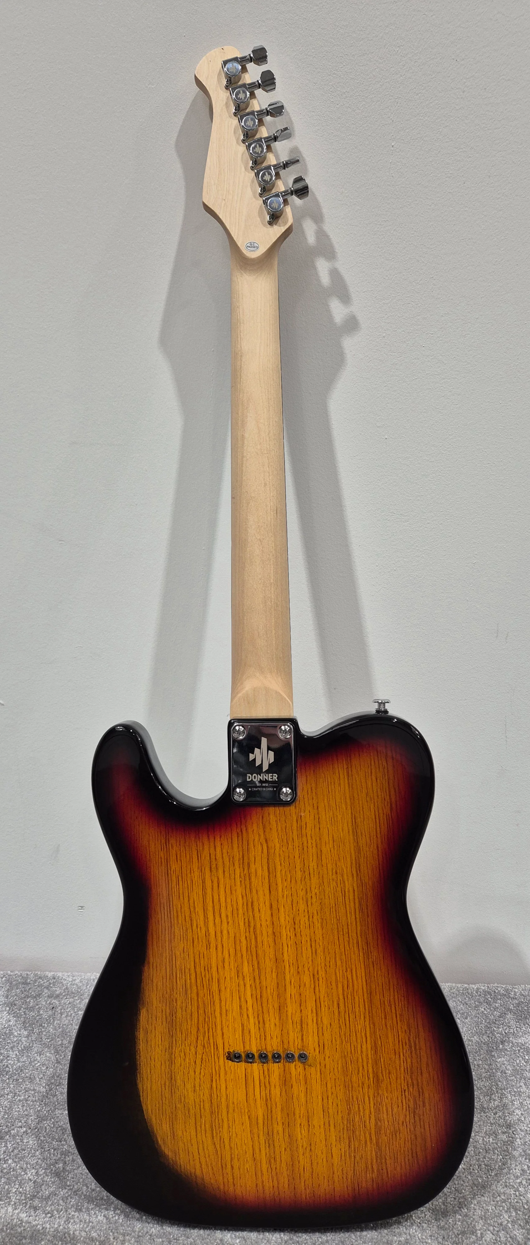 Donner Standard Series - Electric Guitar - Sunburst w/ Donner Soft Gig Bag - Image 10