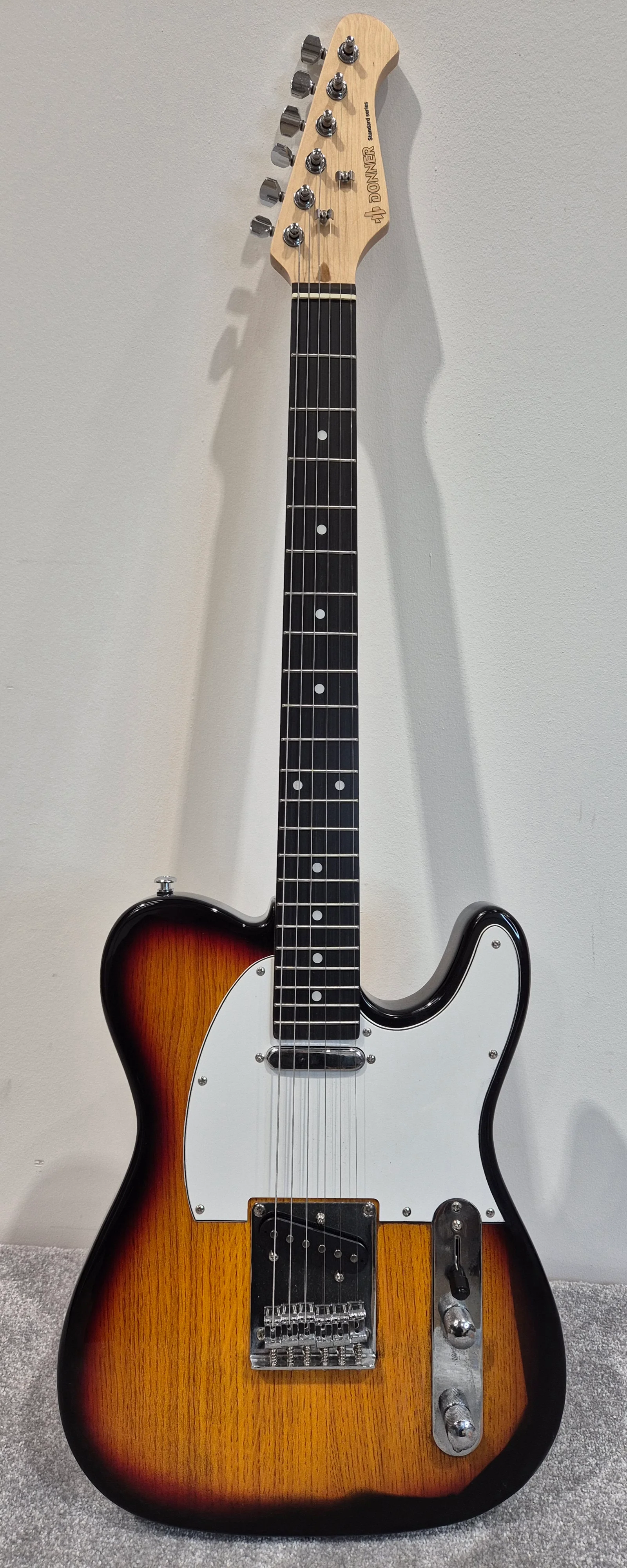 Donner Standard Series - Electric Guitar - Sunburst w/ Donner Soft Gig Bag - Image 2