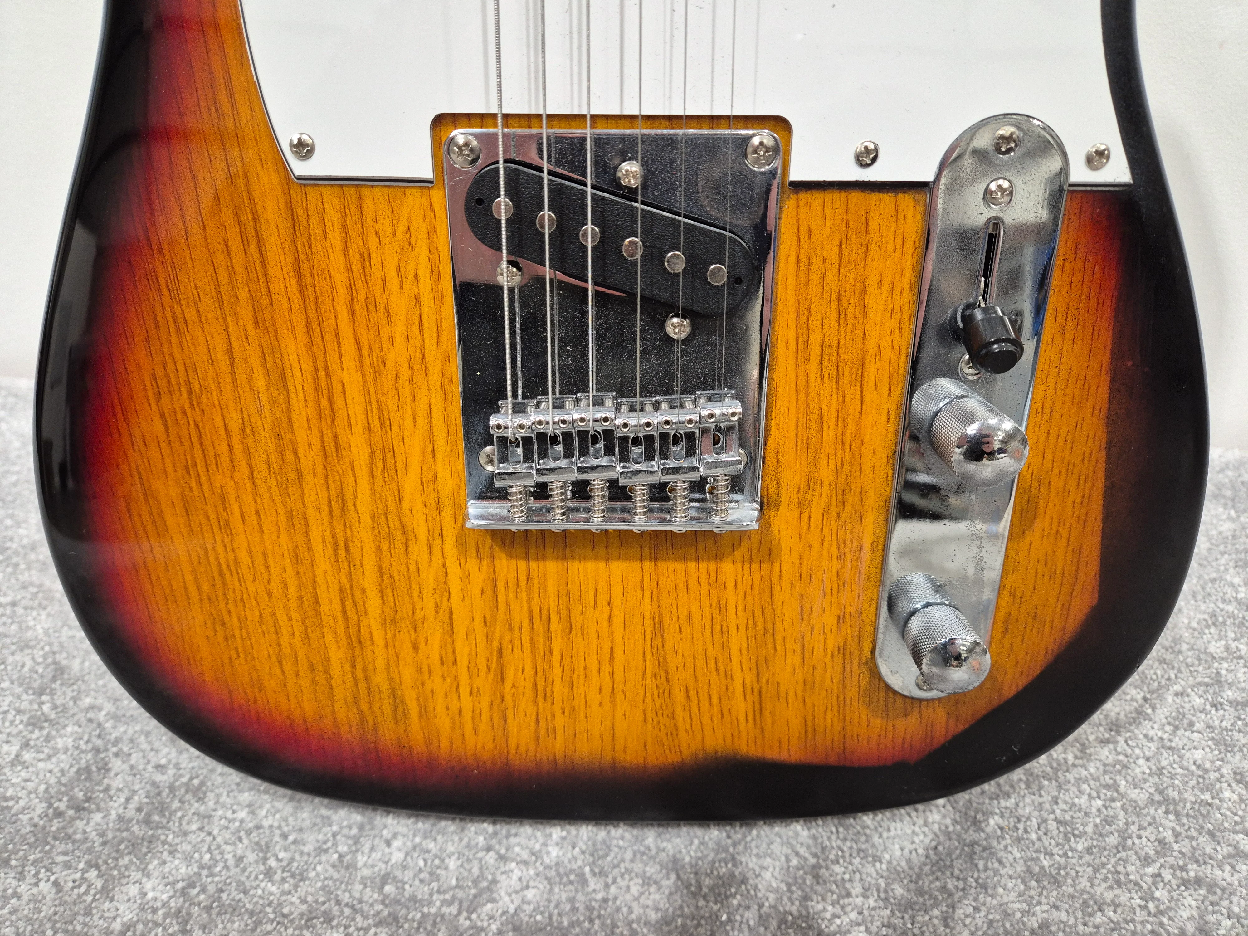 Donner Standard Series - Electric Guitar - Sunburst w/ Donner Soft Gig Bag - Image 5
