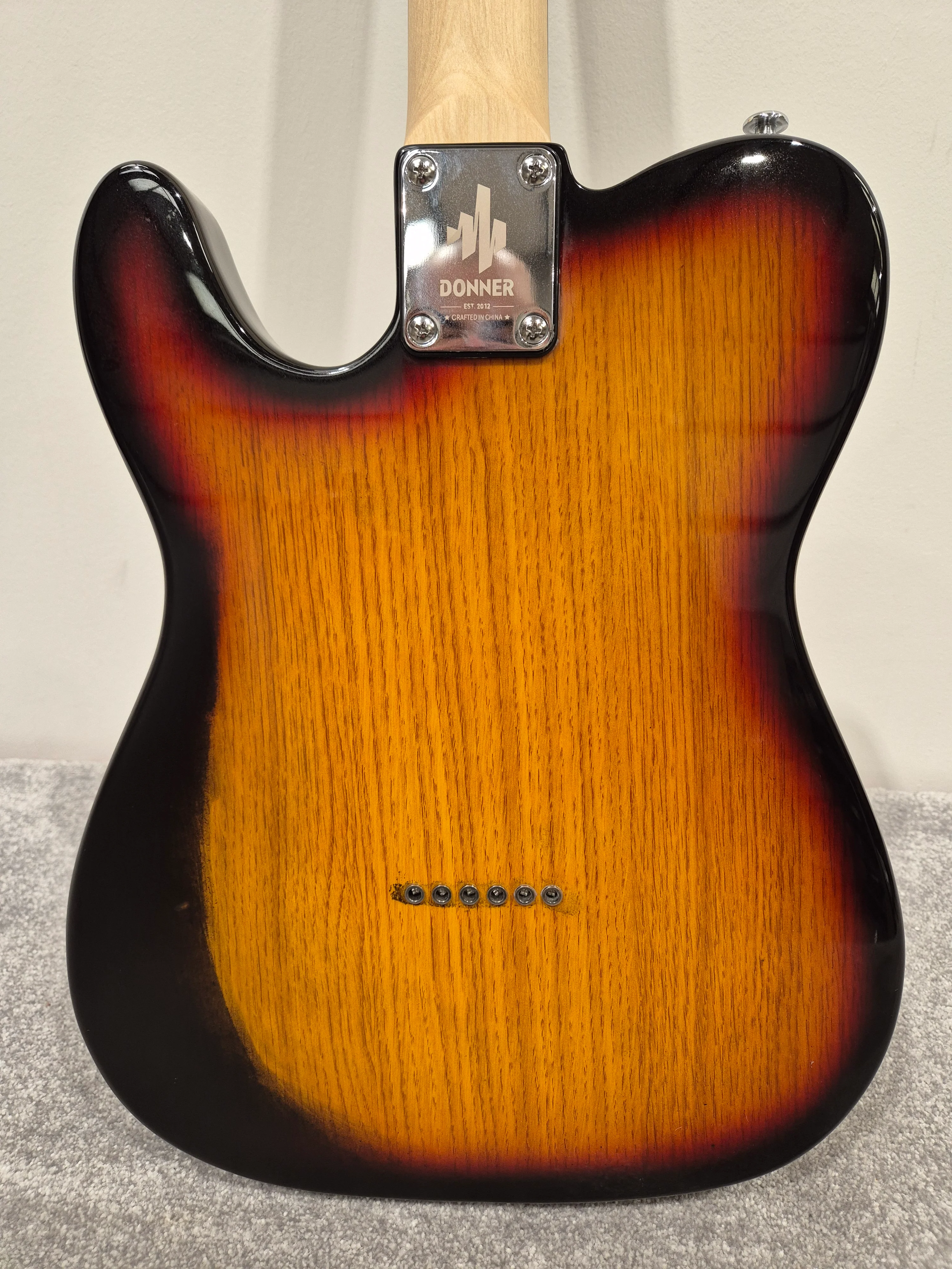 Donner Standard Series - Electric Guitar - Sunburst w/ Donner Soft Gig Bag - Image 8