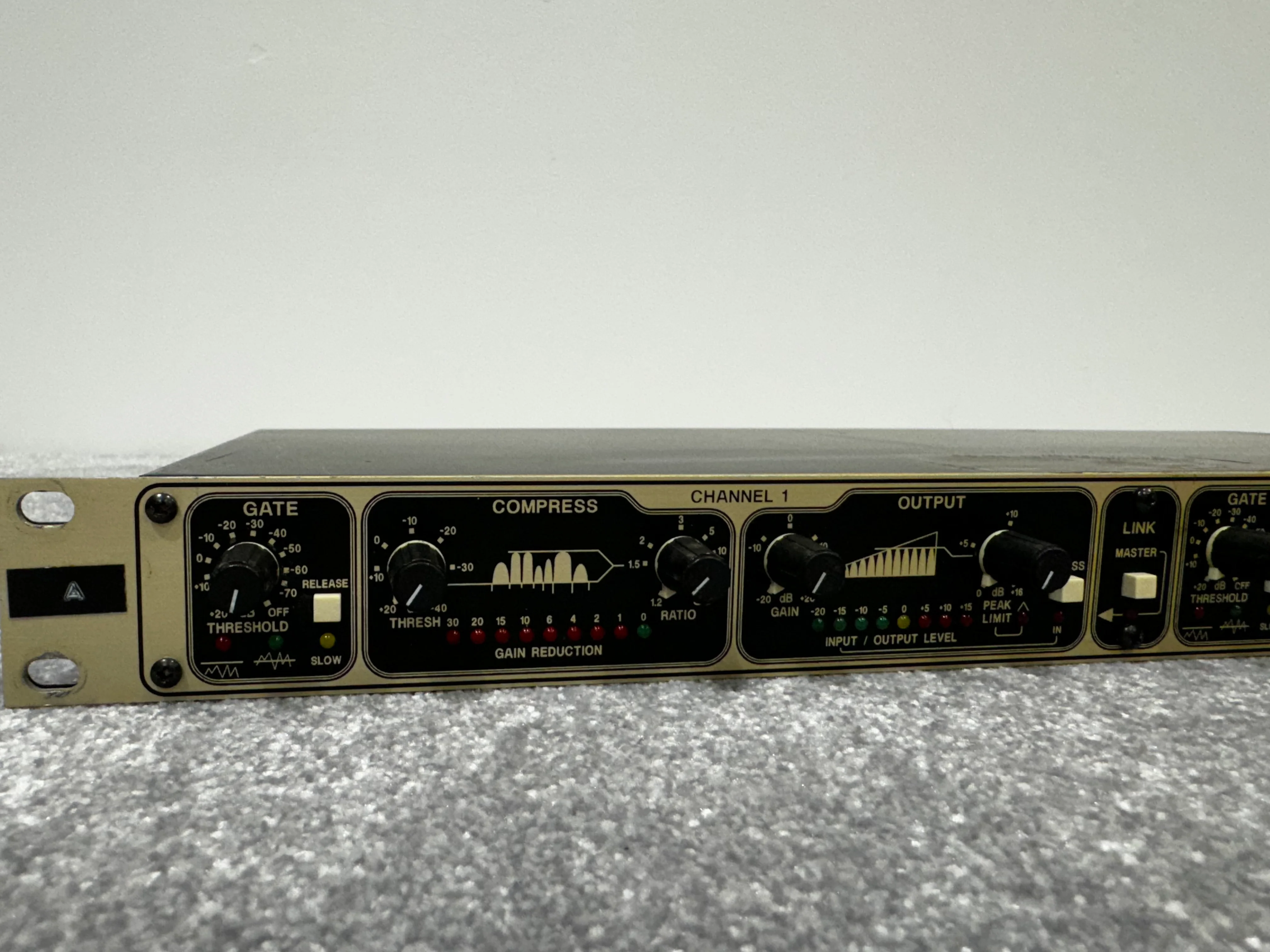 Drawmer MX30 Rack Compressor - Image 4