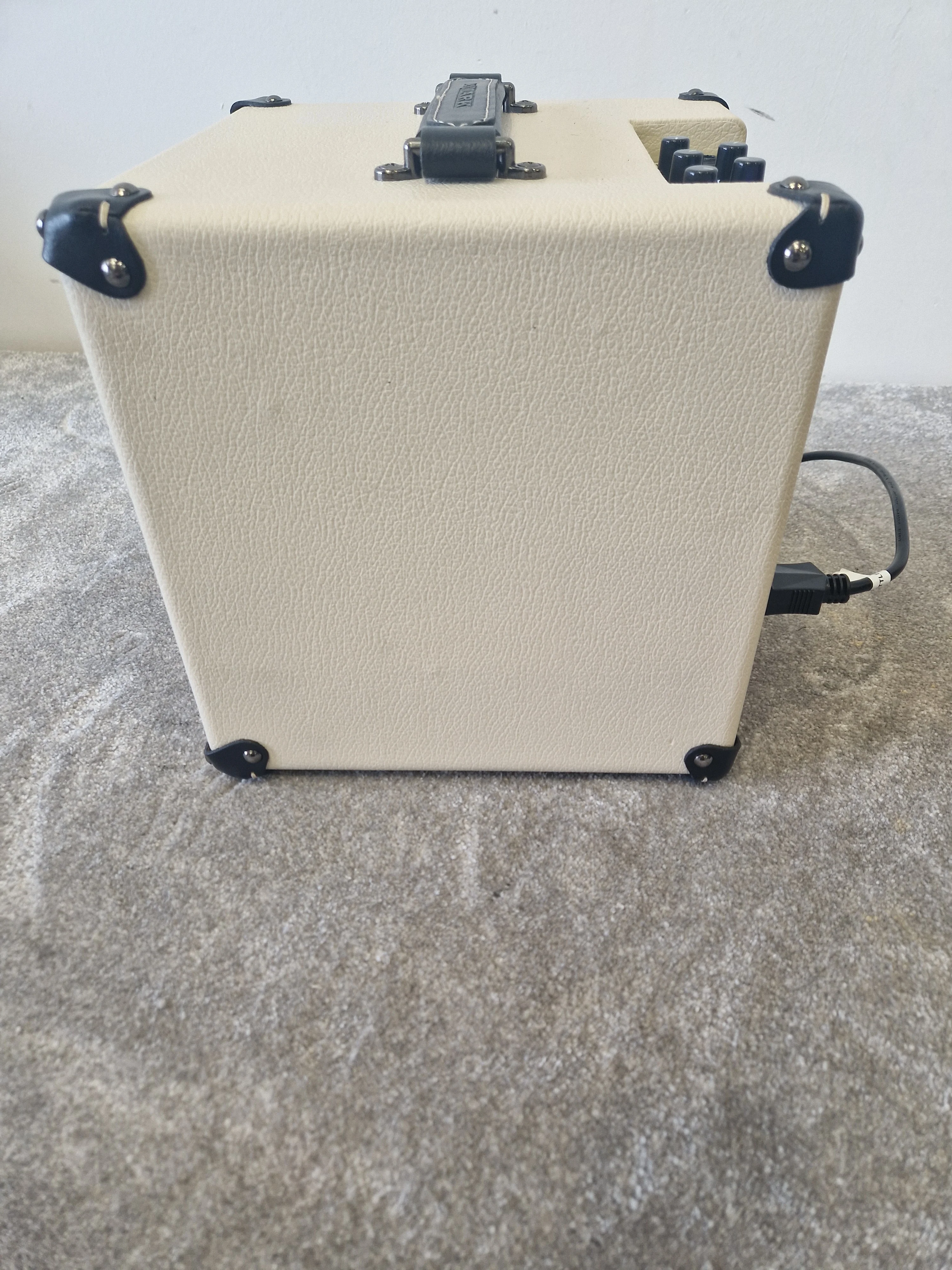 DV Mark Little Jazz 1x8" Combo Amp – Compact, Clean Tone for Jazz Guitar - Excellent - Image 3