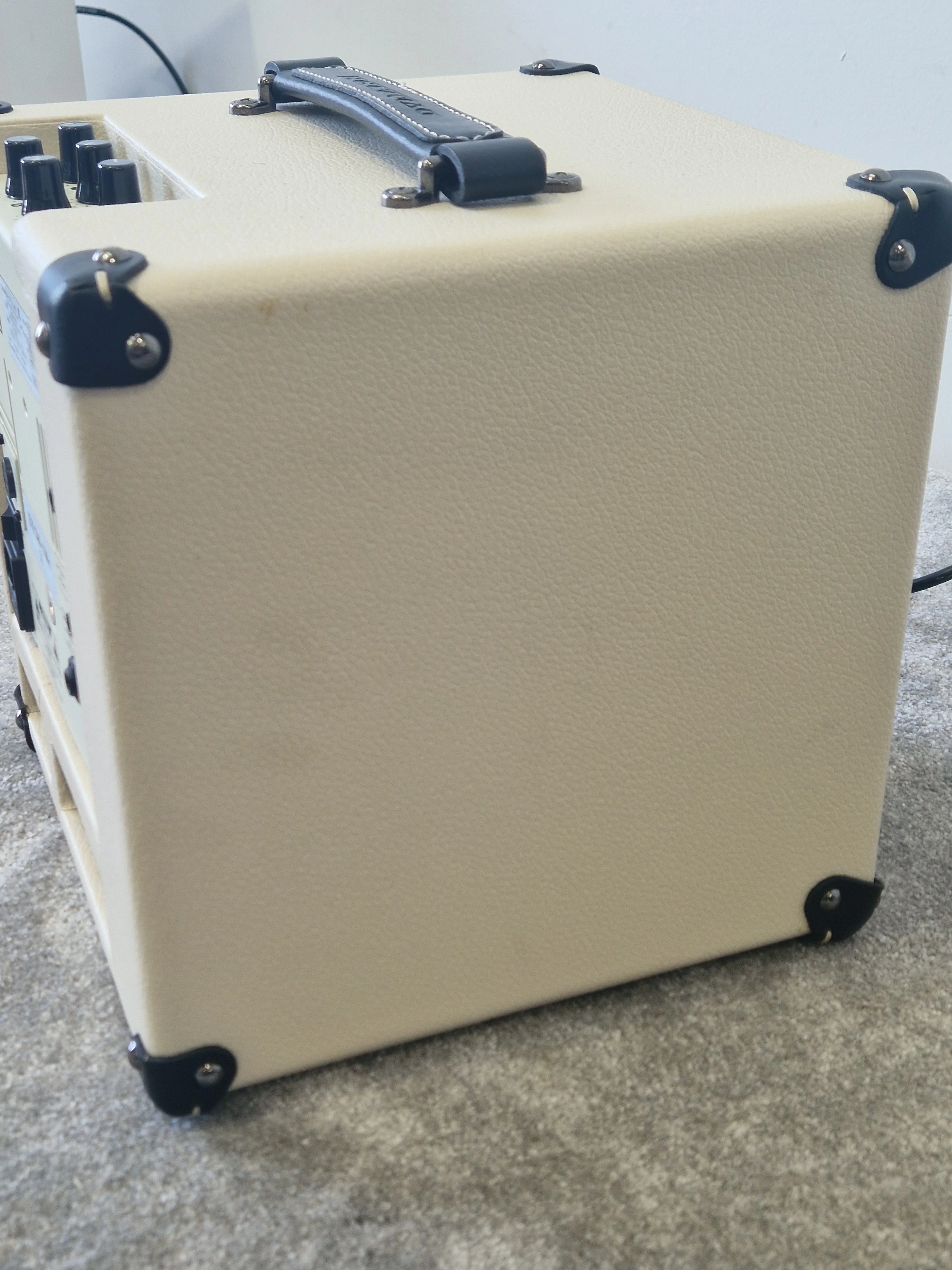 DV Mark Little Jazz 1x8" Combo Amp – Compact, Clean Tone for Jazz Guitar - Excellent - Image 4