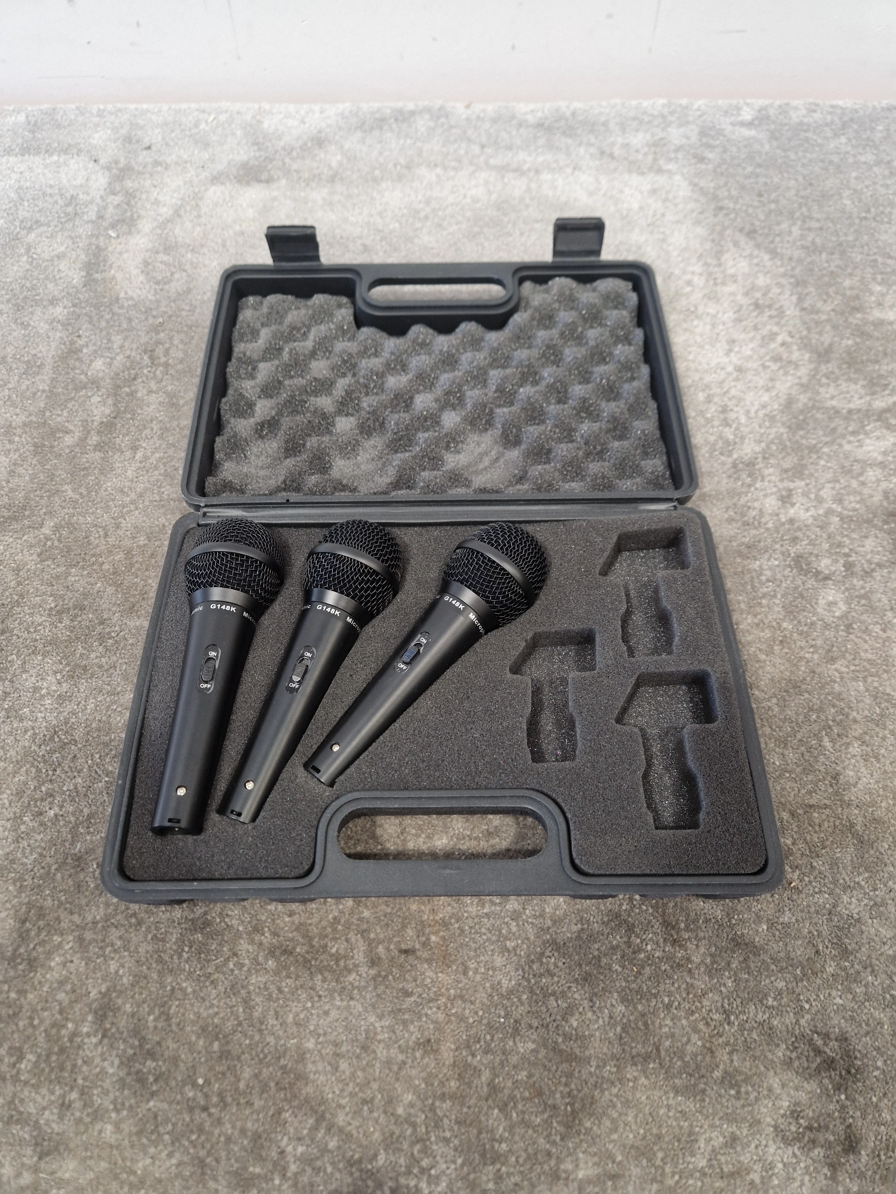 Dynamic G148k Microphone Set OF Three - Professional Vocal Microphones, Cardioid Pattern - Excellent w/ Hard Case - Image 2