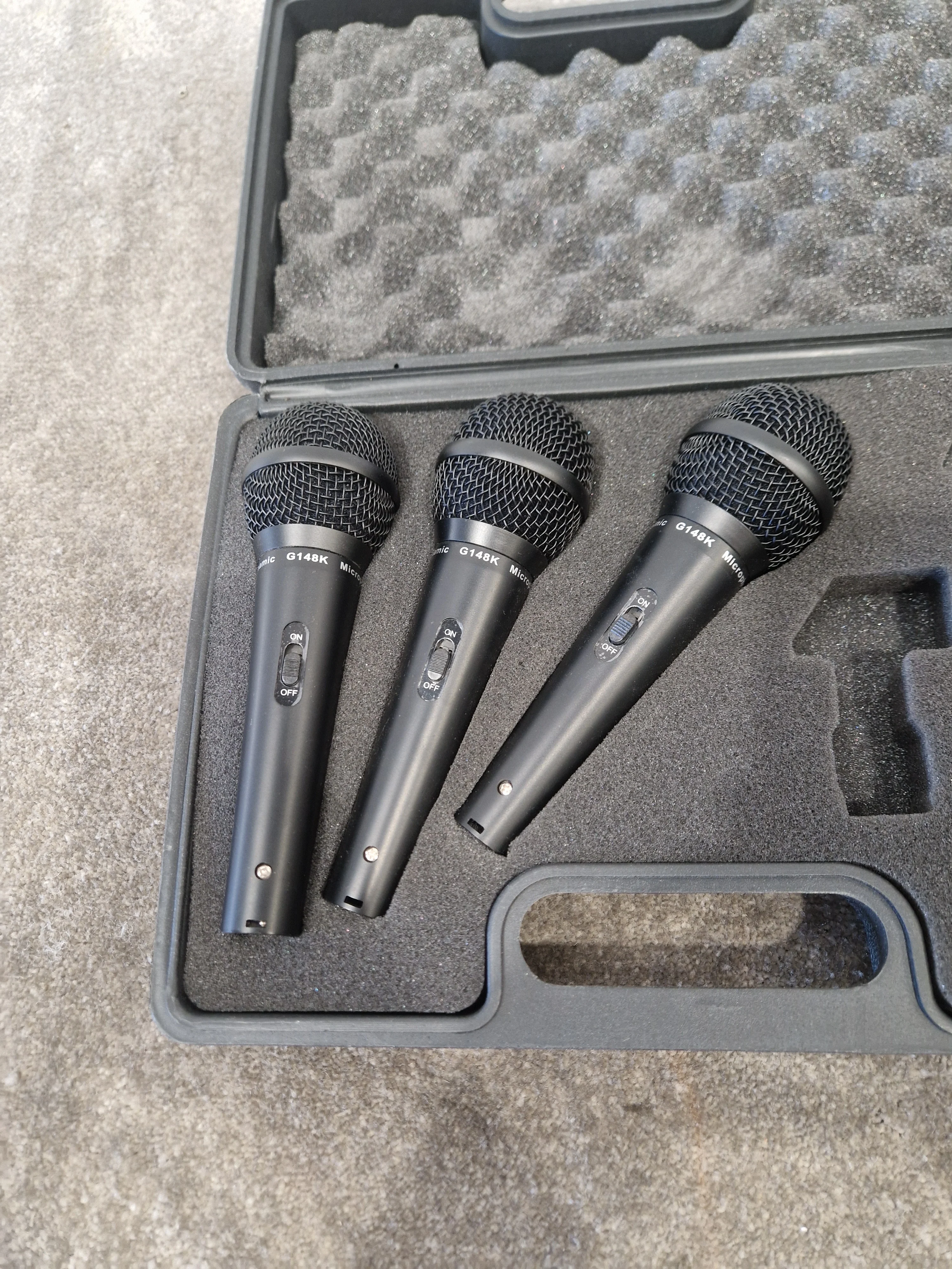 Dynamic G148k Microphone Set OF Three - Professional Vocal Microphones, Cardioid Pattern - Excellent w/ Hard Case - Image 4