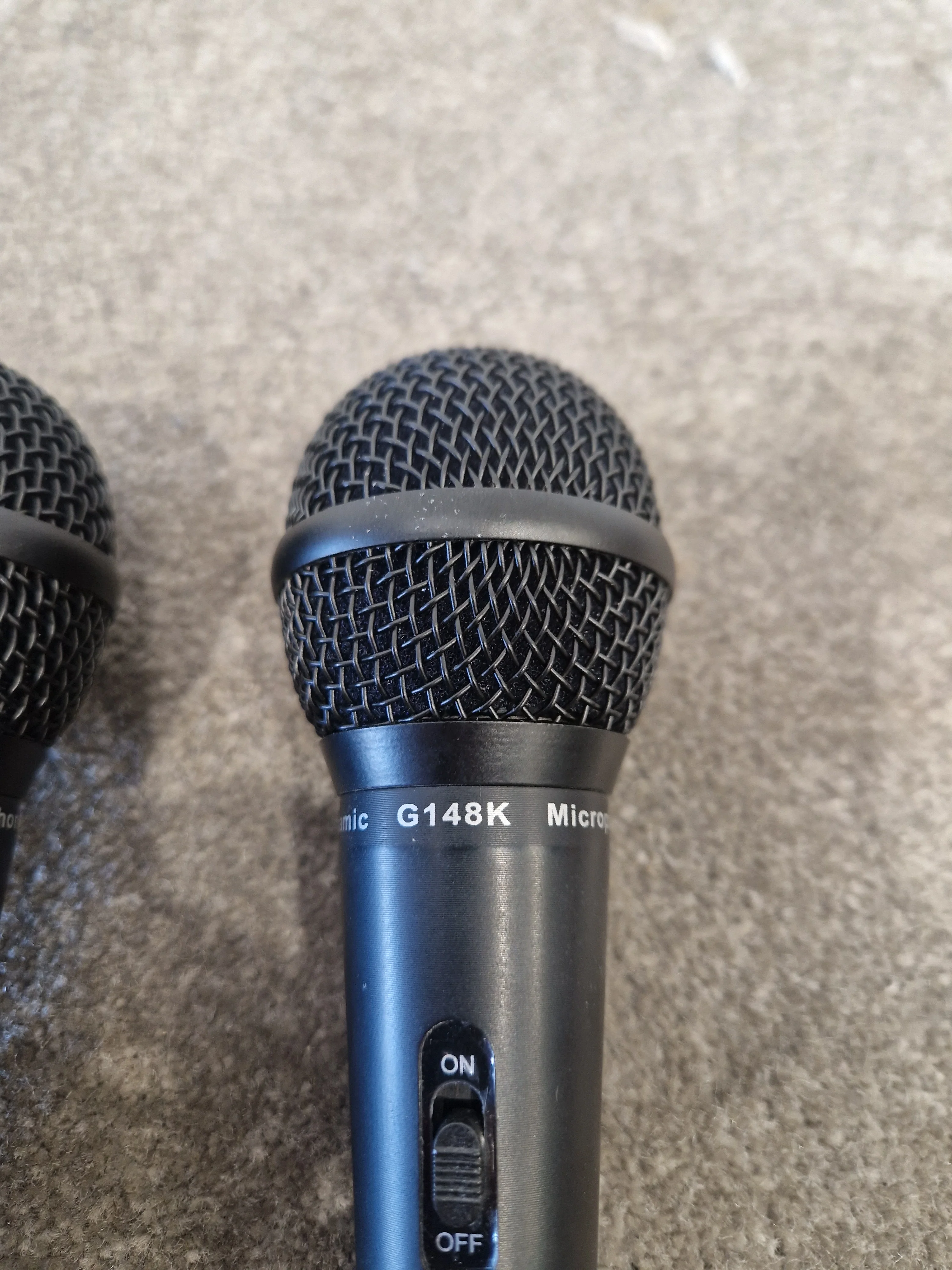Dynamic G148k Microphone Set OF Two - Professional Vocal Mics, Cardioid Pattern - Excellent w/ Hard Case - Image 3