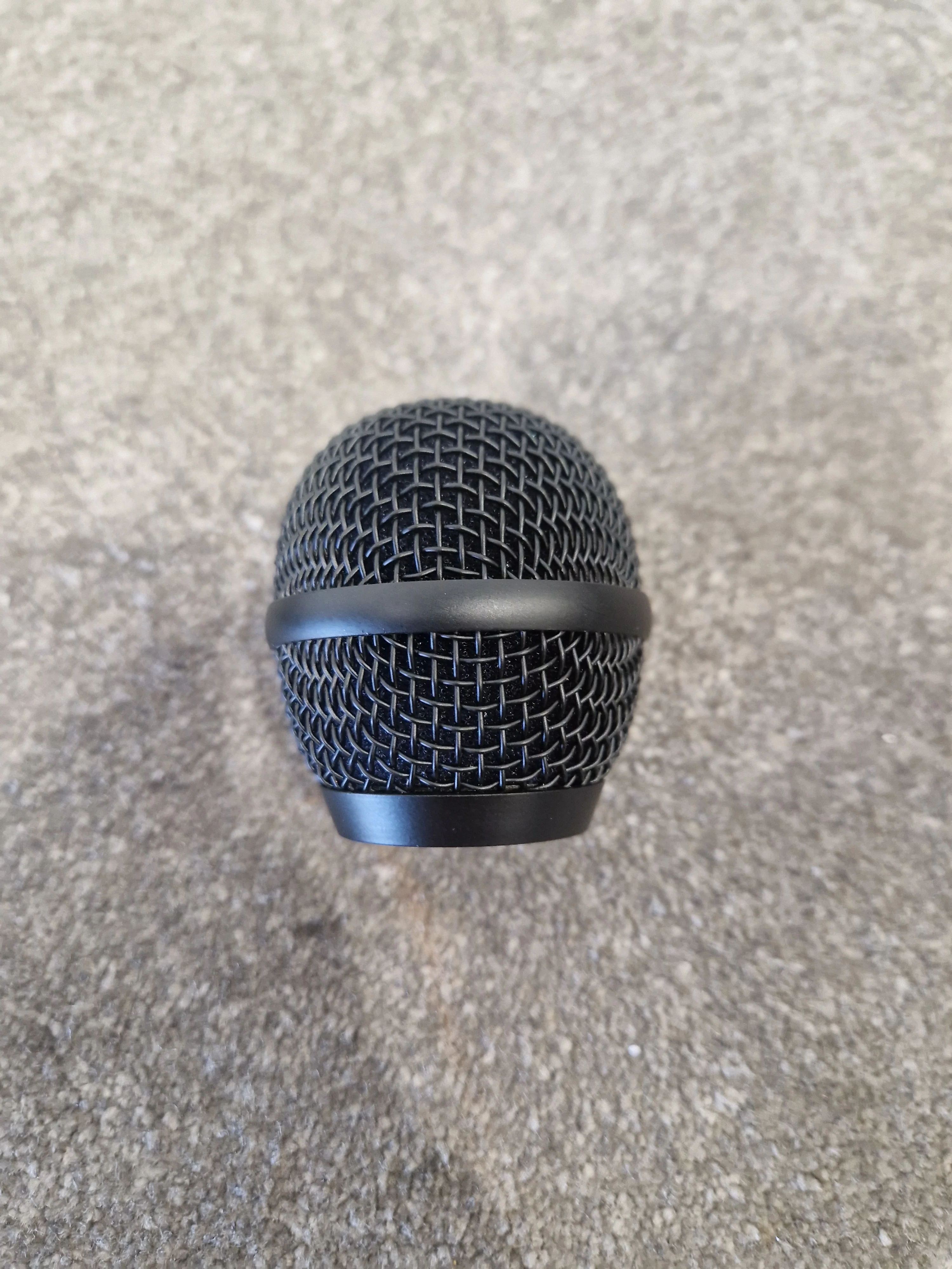 Dynamic G148k Microphone Set OF Two - Professional Vocal Mics, Cardioid Pattern - Excellent w/ Hard Case - Image 4