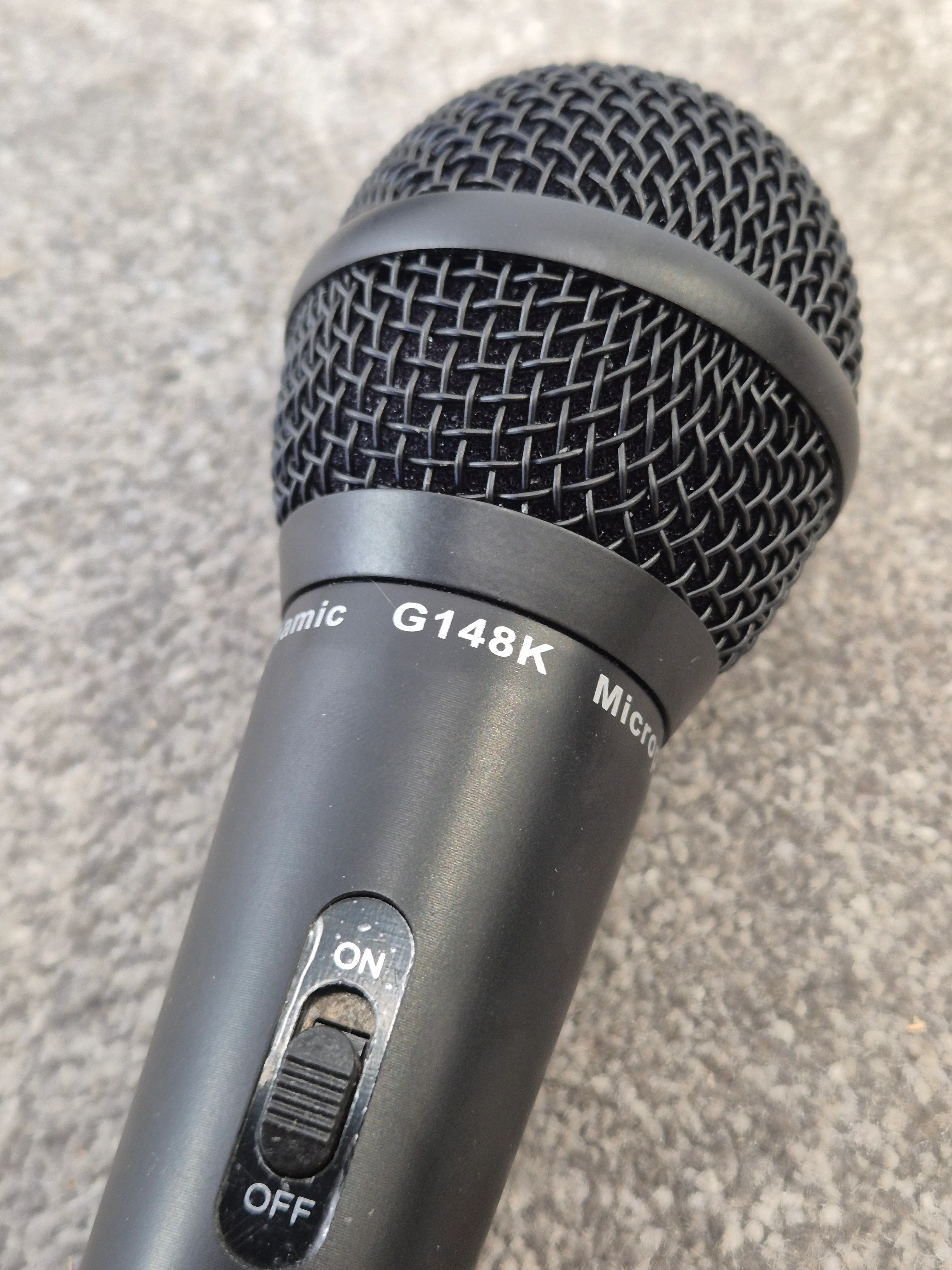 Soundlab Dynamic Microphone Kit - 3 Microphones / 3 Holders - Excellent w/ Hard Case - Image 2