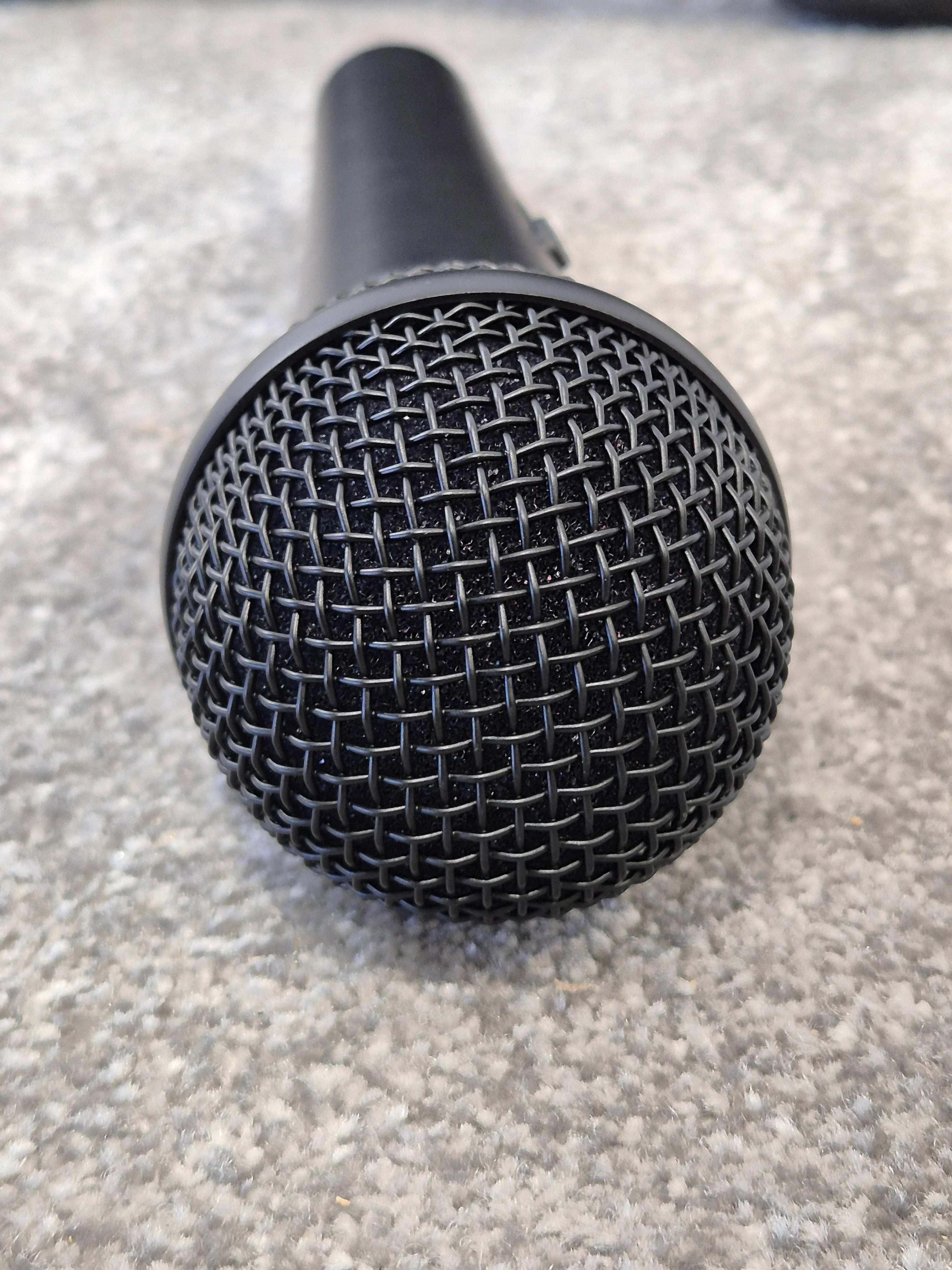 Soundlab Dynamic Microphone Kit - 3 Microphones / 3 Holders - Excellent w/ Hard Case - Image 5