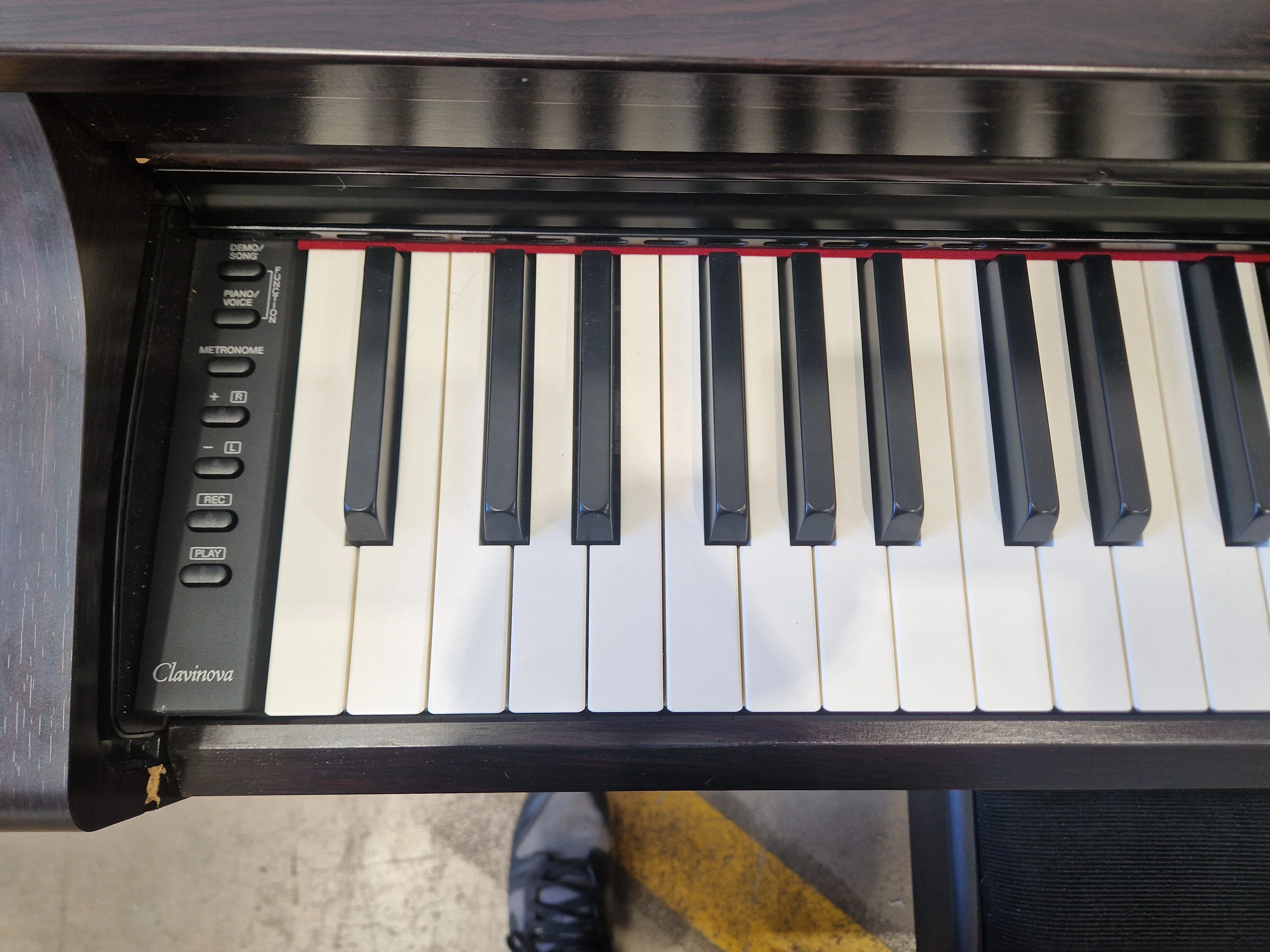 Yamaha Clavinova CLP-525 – Digital Piano – Very Good w/ Stagg Stool - Image 10