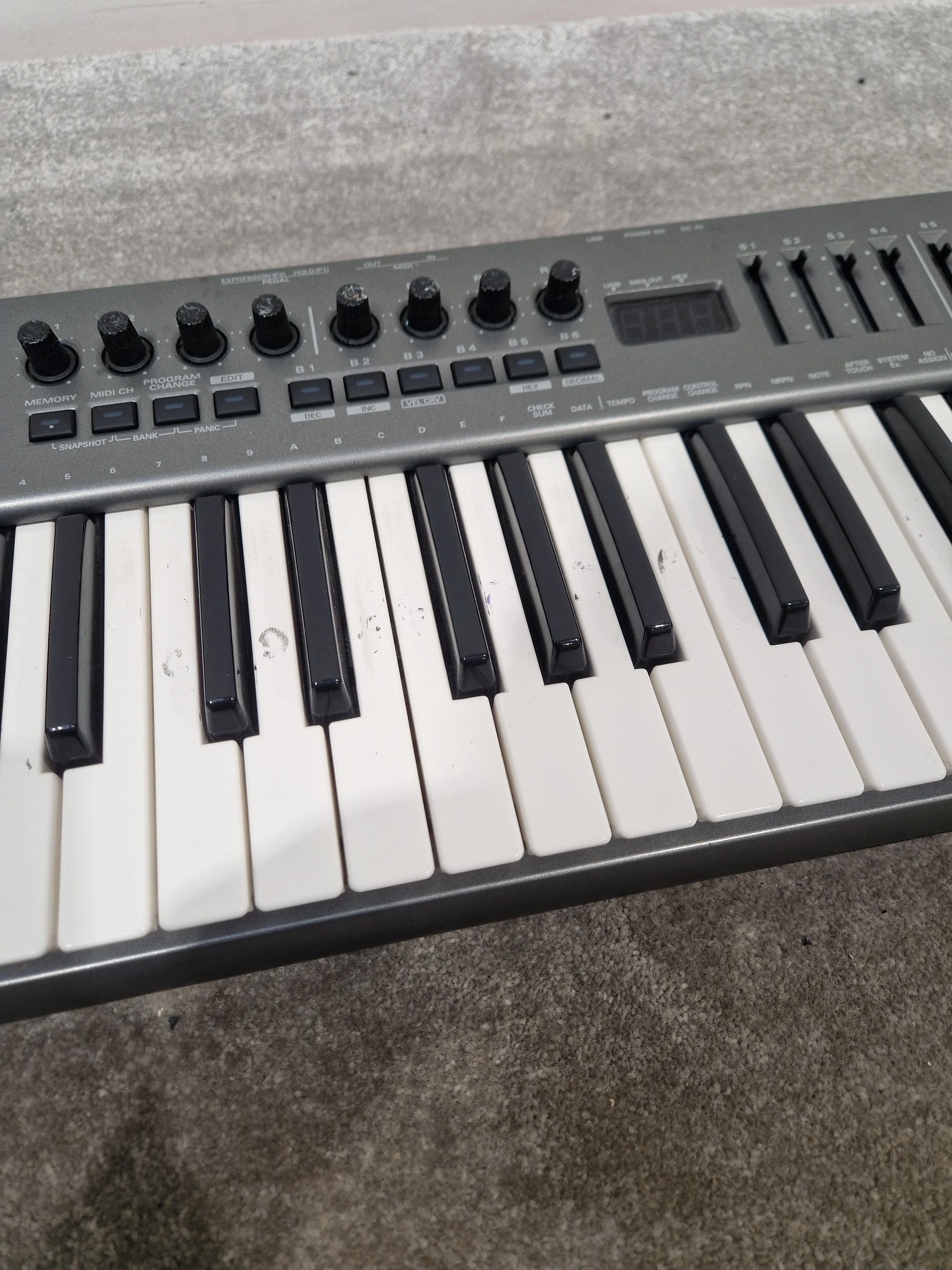 Edirol Pcr-m50 Keyboard - 49-Key MIDI Controller, USB Powered - Spares or Repair - Image 5