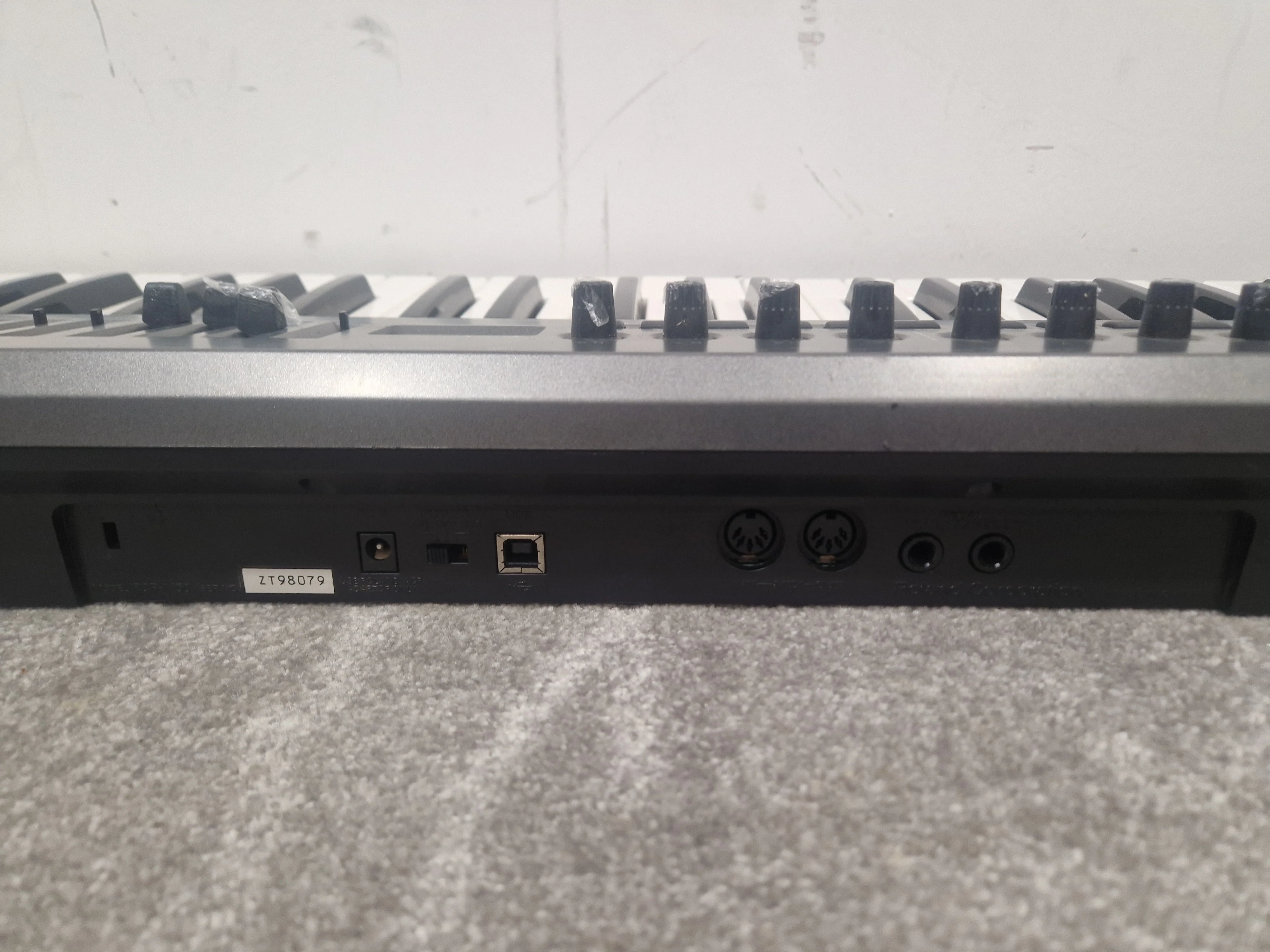 Edirol Pcr-m50 Keyboard Controller - USB/MIDI Connectivity, 49 Keys - Spares or Repair - Image 3