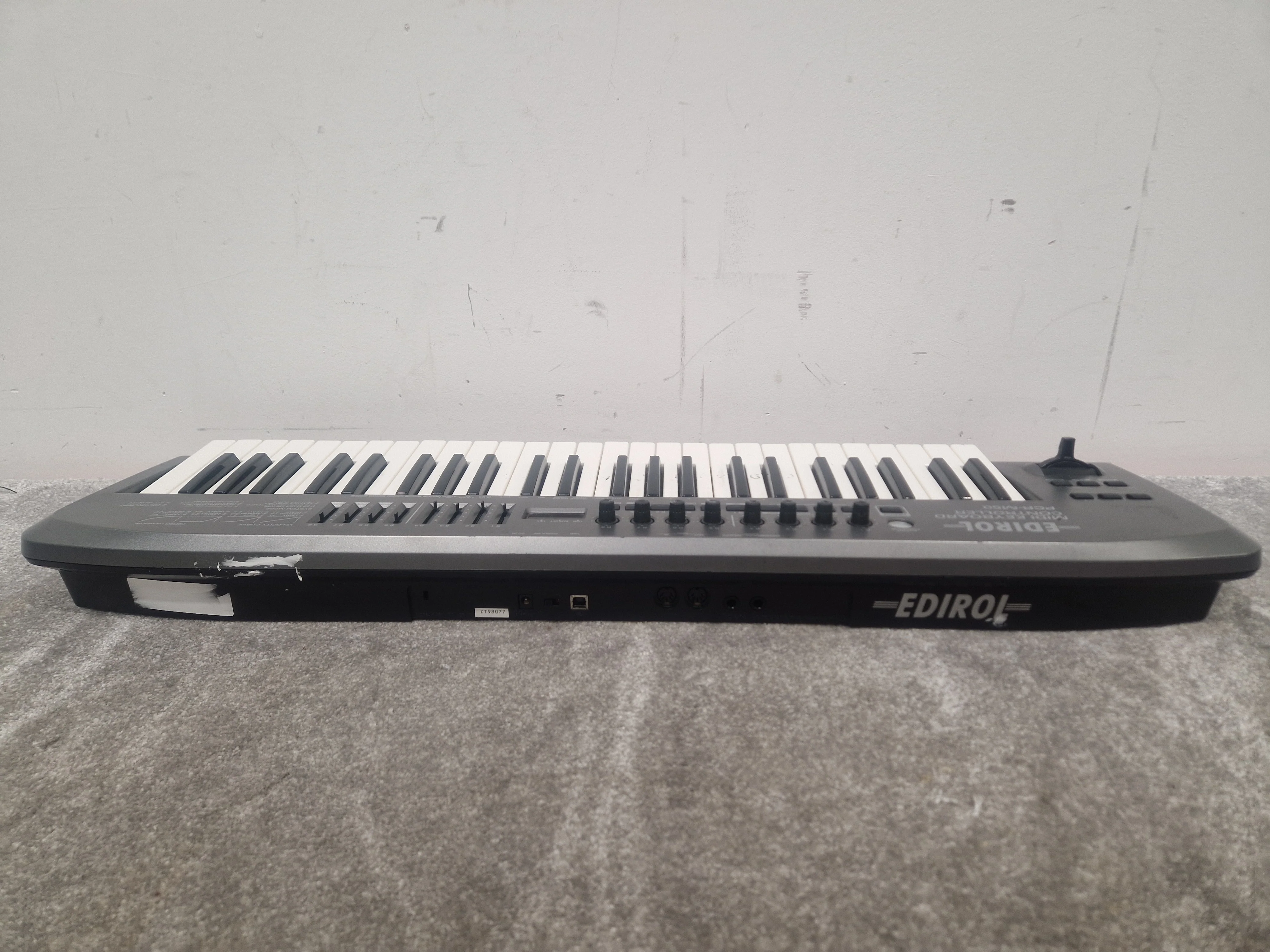 Edirol Pcr-m50 MIDI Keyboard Controller - 49 Keys, USB Connectivity - Spares or Repair - Image 10