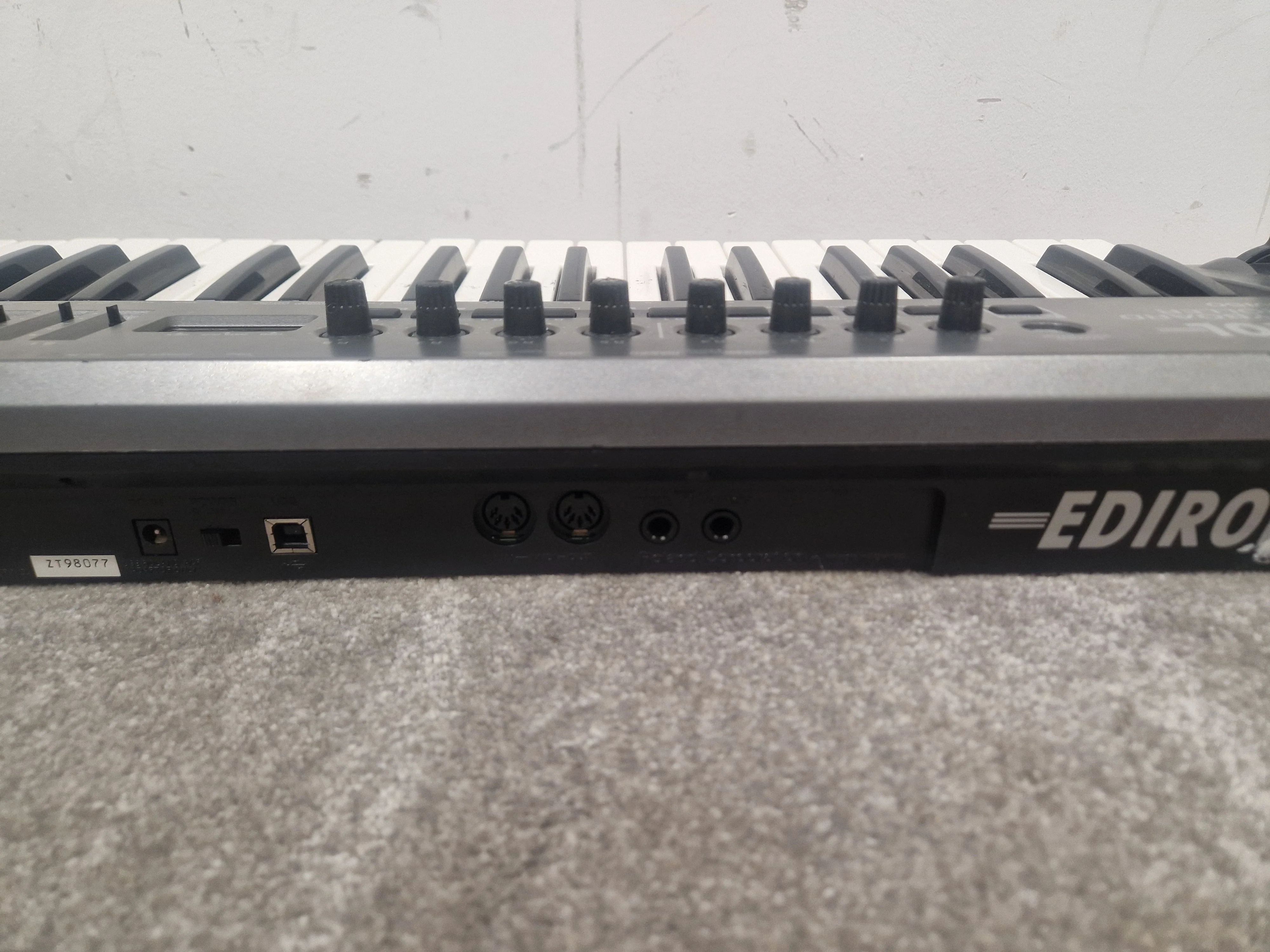 Edirol Pcr-m50 MIDI Keyboard Controller - 49 Keys, USB Connectivity - Spares or Repair - Image 11