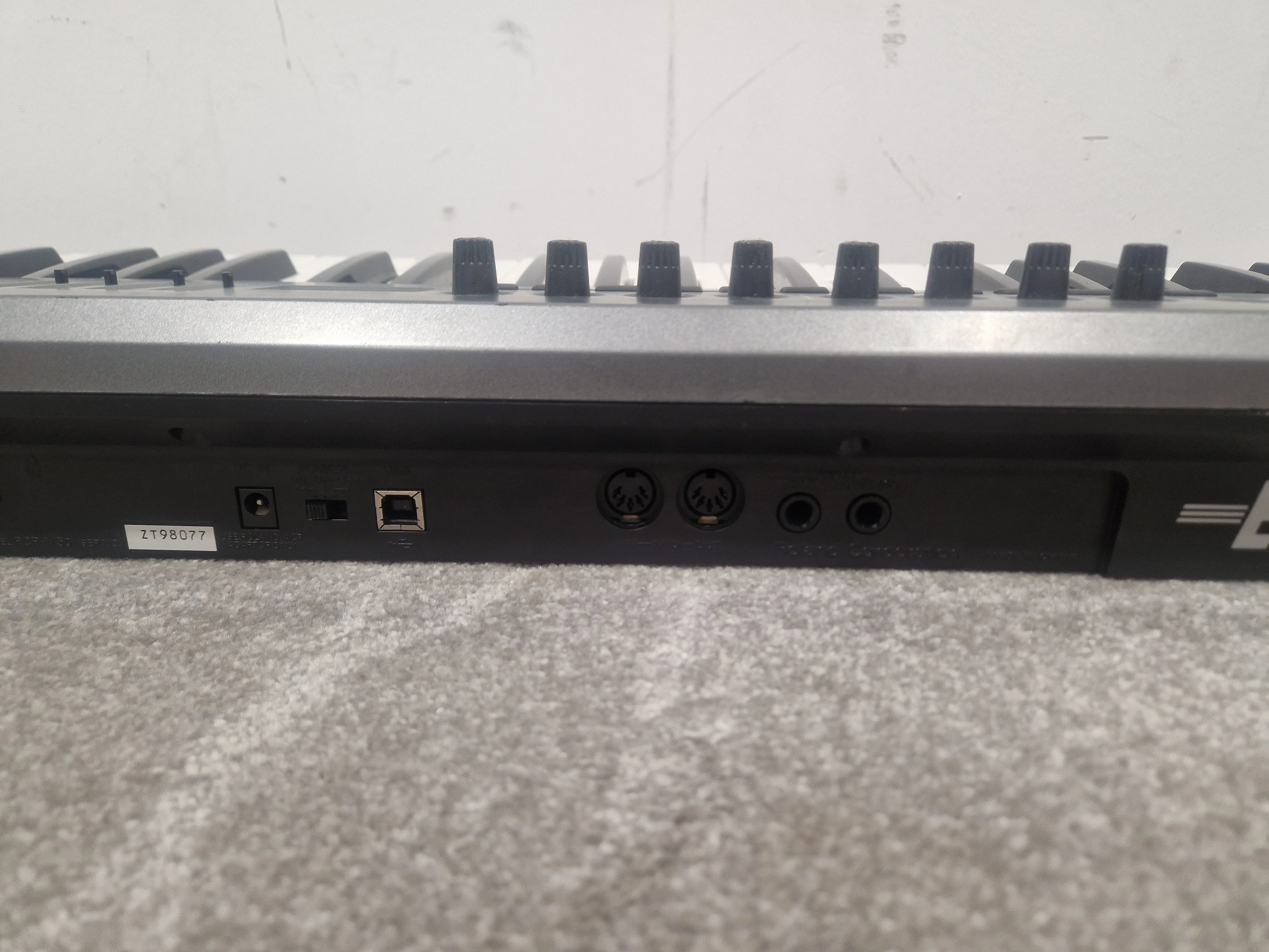 Edirol Pcr-m50 MIDI Keyboard Controller - 49 Keys, USB Connectivity - Spares or Repair - Image 2