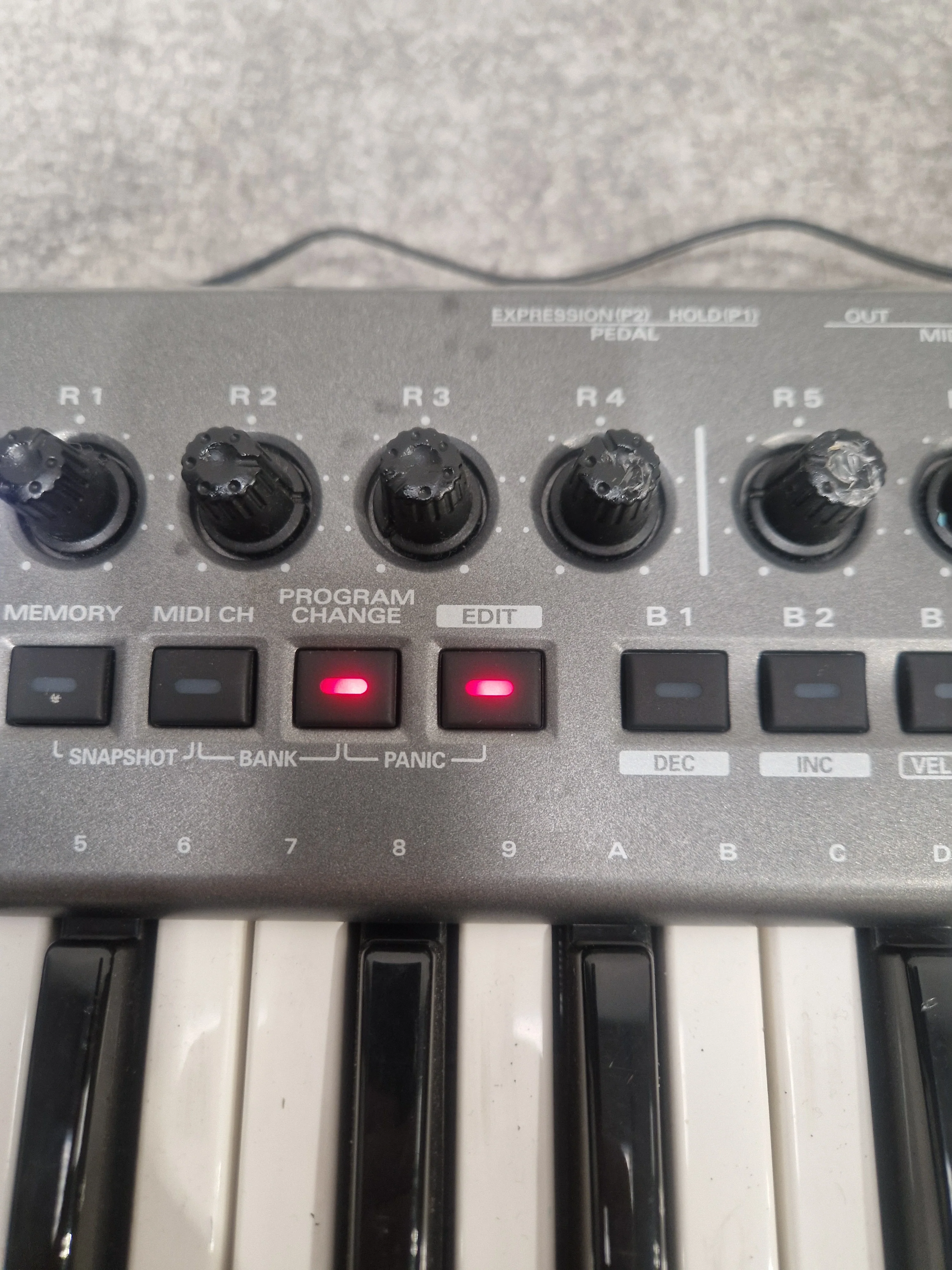 Edirol Pcr-m50 MIDI Keyboard Controller - 49 Keys, USB Connectivity - Spares or Repair - Image 5