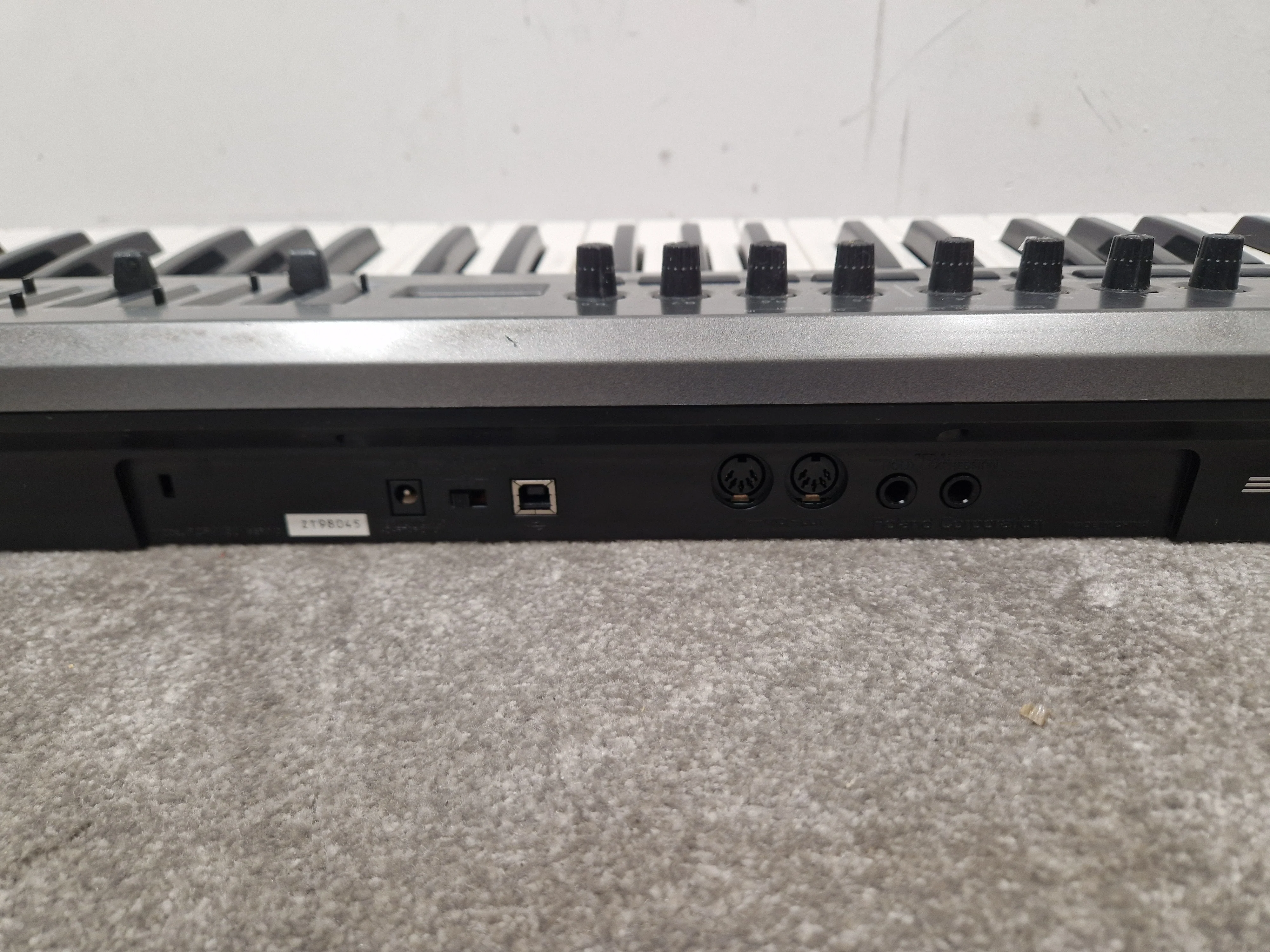 Edirol Pcr-m50 MIDI Keyboard Controller - 49 Keys, USB Connectivity - Spares or Repair - Image 3