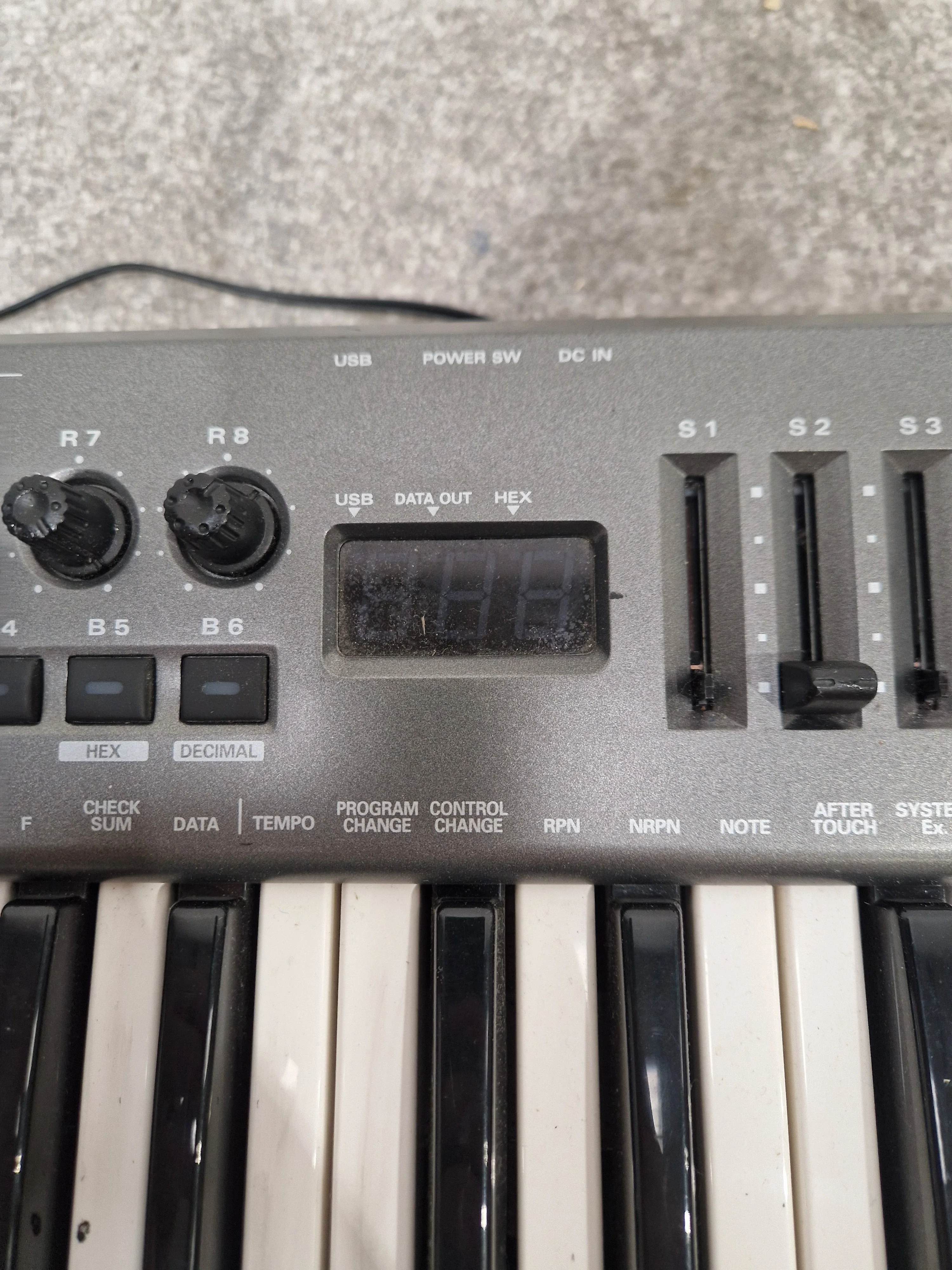 Edirol Pcr-m50 MIDI Keyboard Controller - 49 Keys, USB Connectivity - Spares or Repair - Image 6