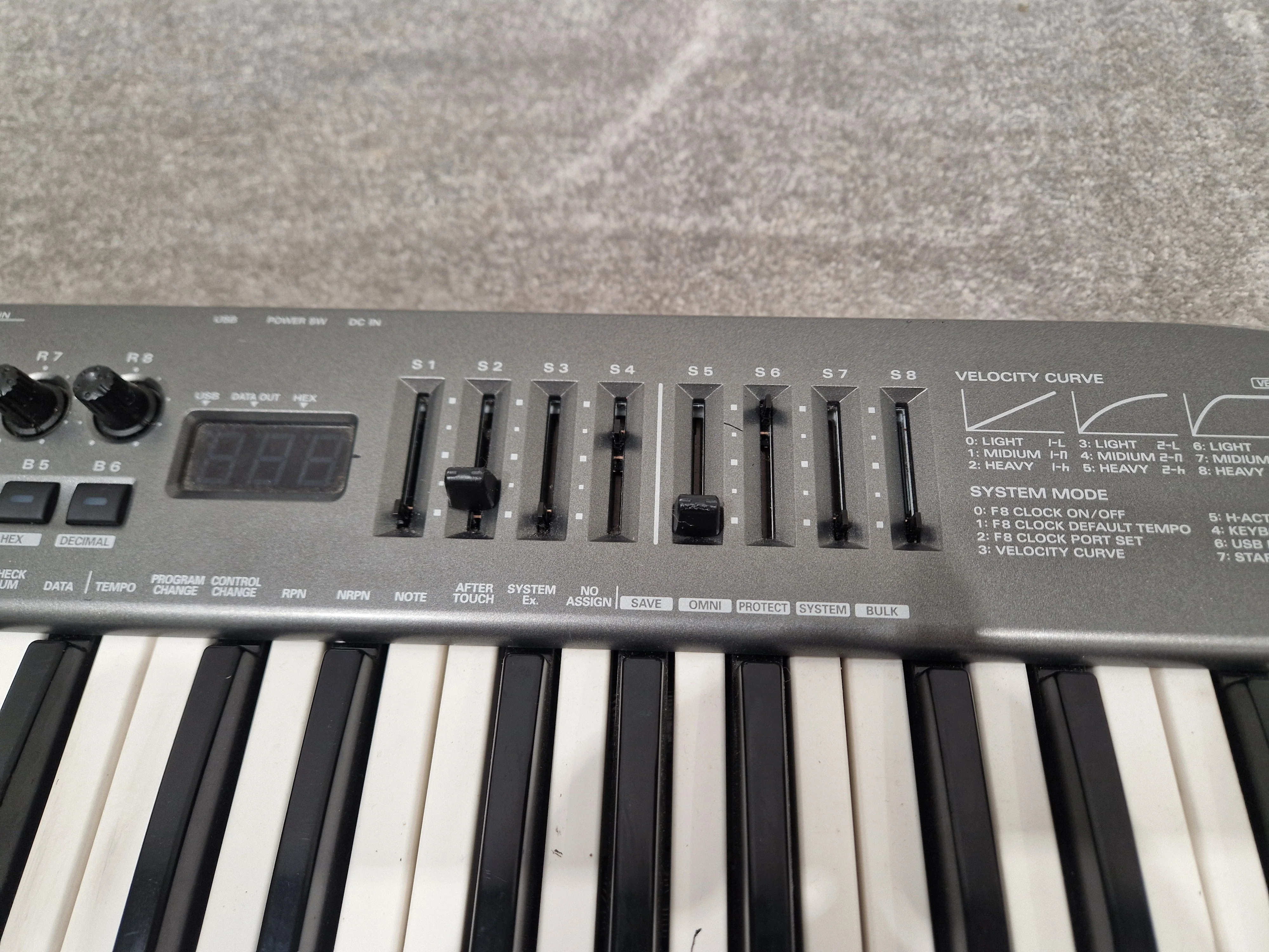 Edirol Pcr-m50 MIDI Keyboard Controller - 49 Keys, USB Connectivity - Spares or Repair - Image 8