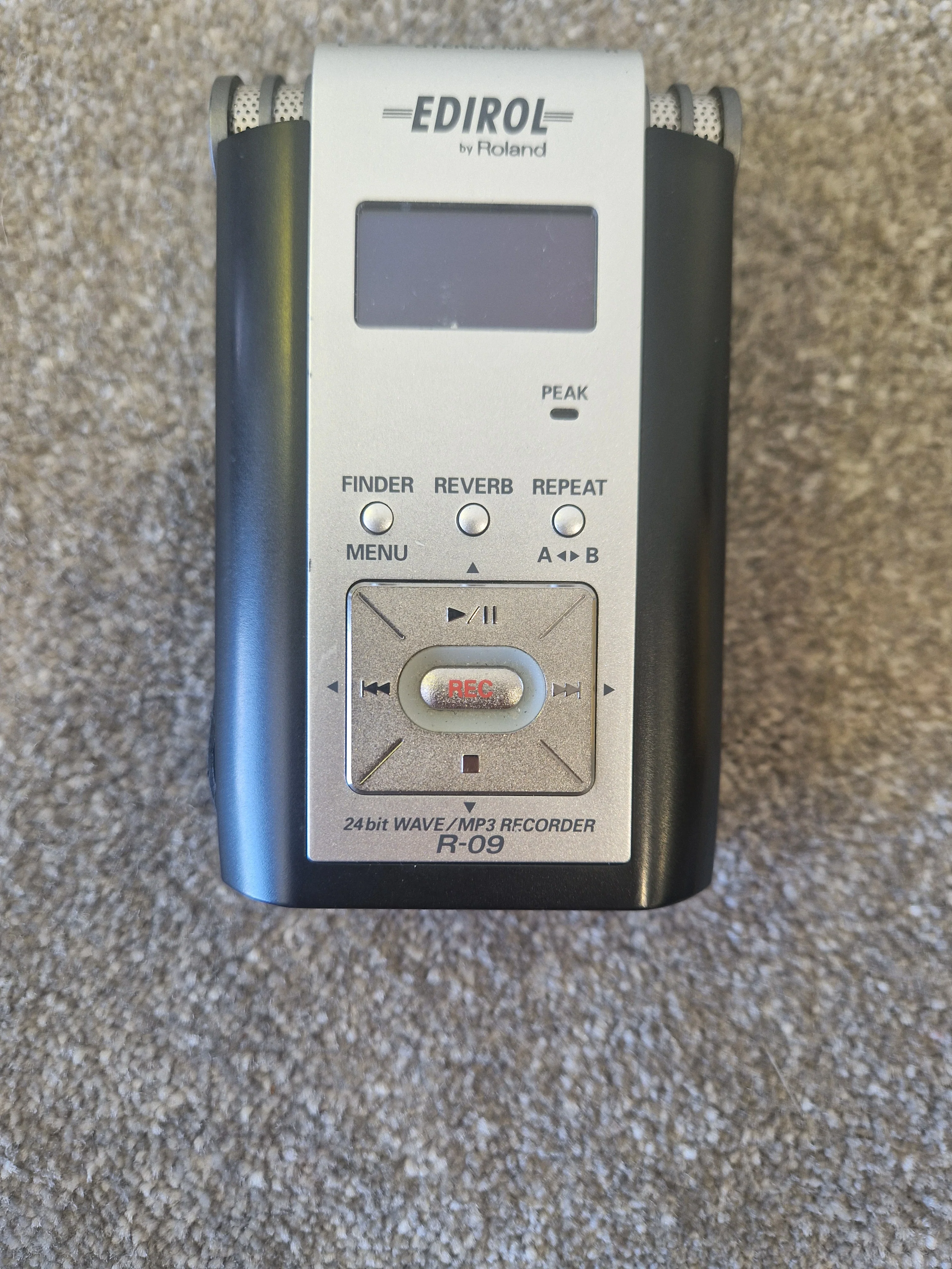 EDIROL R-09 Portable Digital Recorder + Stereo Plug-In Mic – 24-Bit WAV/MP3, USB, SD Card - Good - Image 2