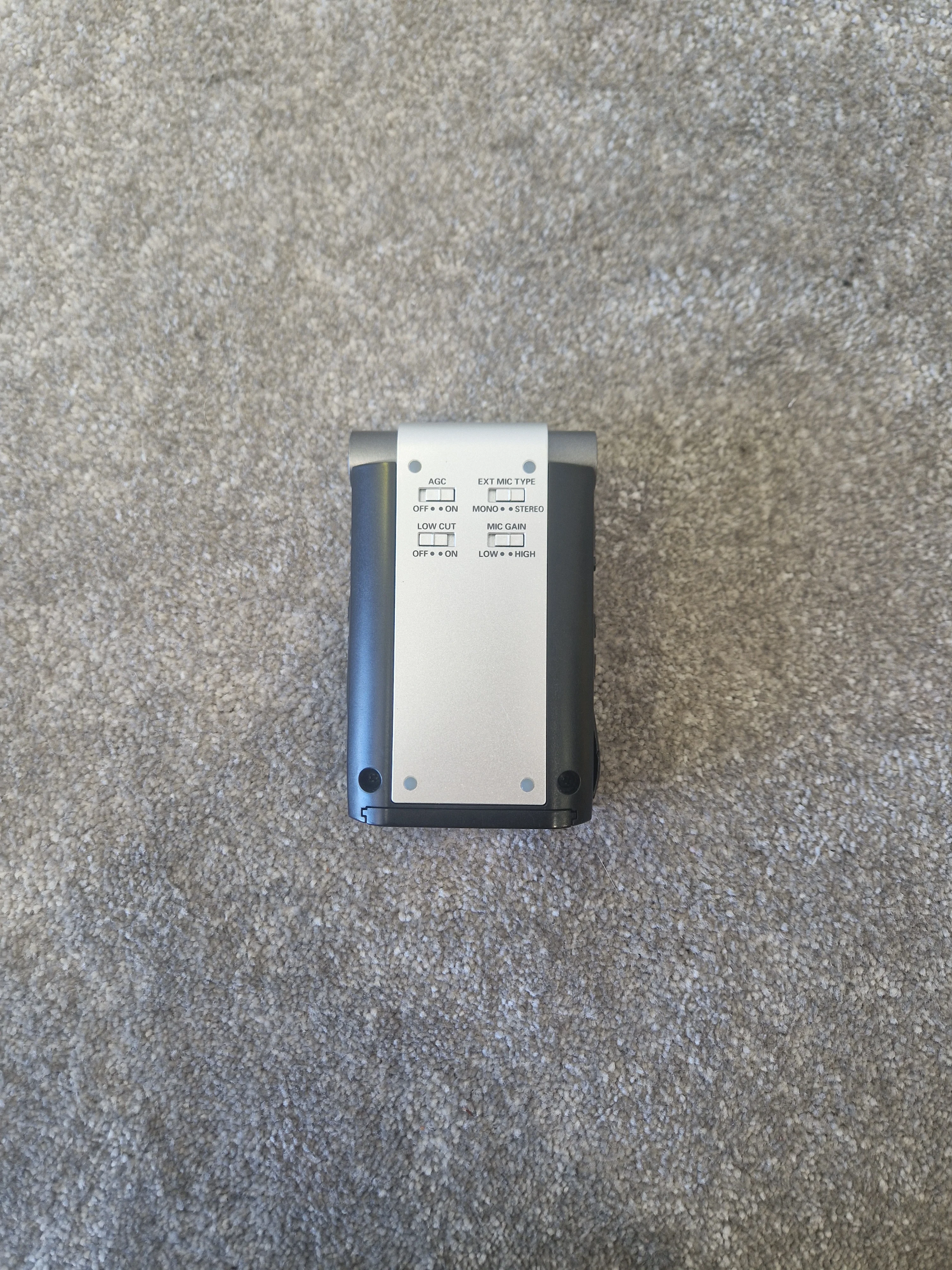 EDIROL R-09 Portable Digital Recorder + Stereo Plug-In Mic – 24-Bit WAV/MP3, USB, SD Card - Good - Image 4