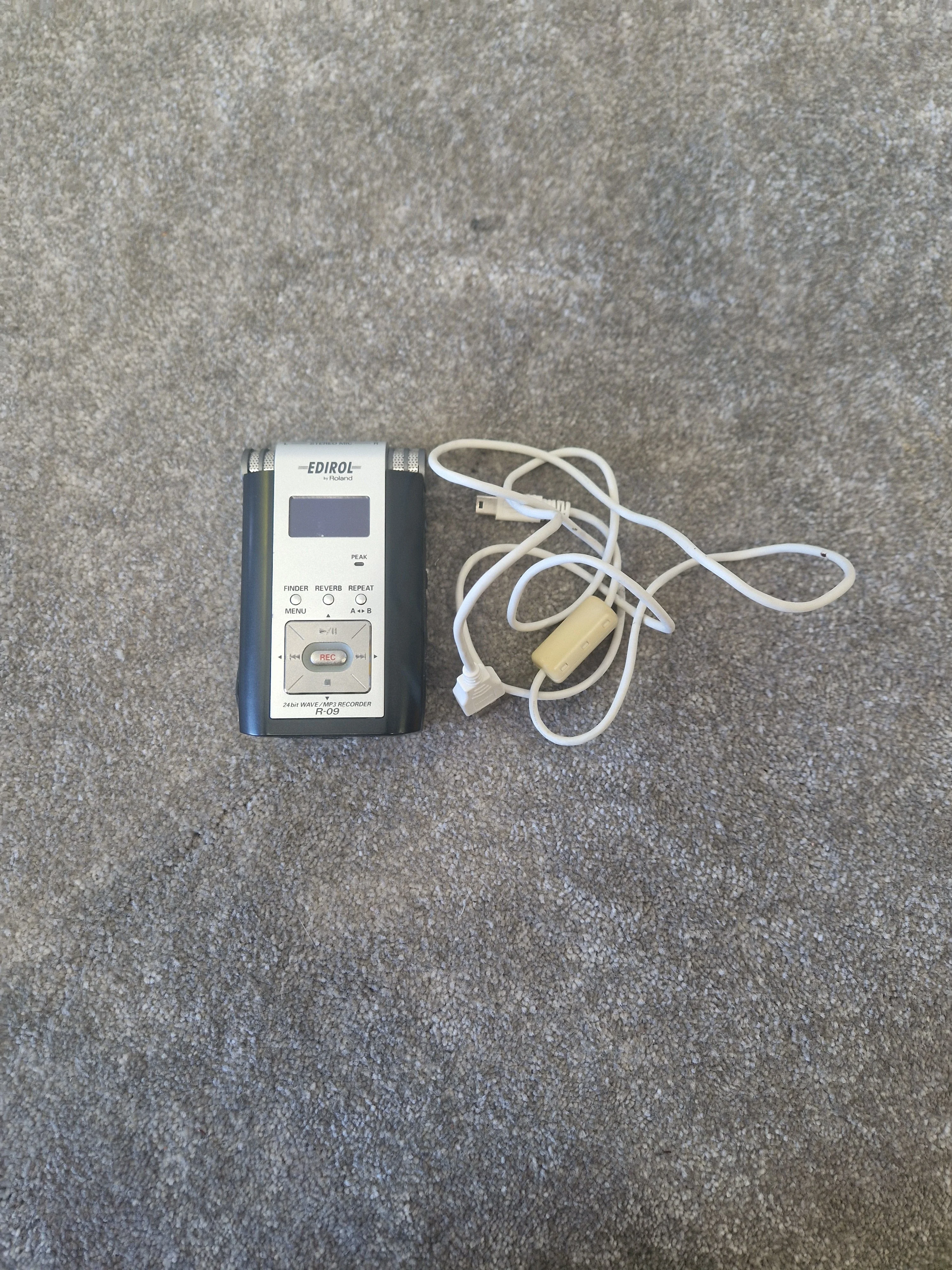 EDIROL R-09 Portable Digital Recorder + Stereo Plug-In Mic – 24-Bit WAV/MP3, USB, SD Card - Good - Image 5